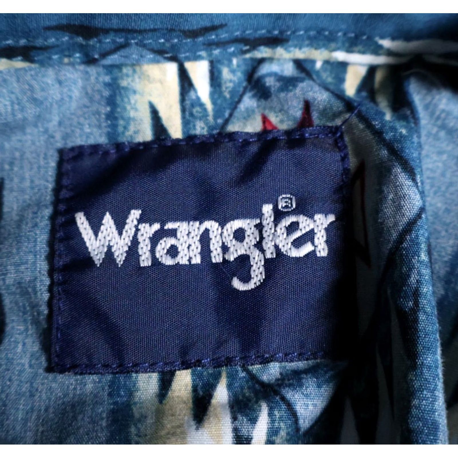 Wrangler VINTAGE Wrangler Western Shirt Men's Large Blue Aztec Pattern Navajo Southwestern Shirt Size US L / EU 52-54 / 3 - 3 Thumbnail