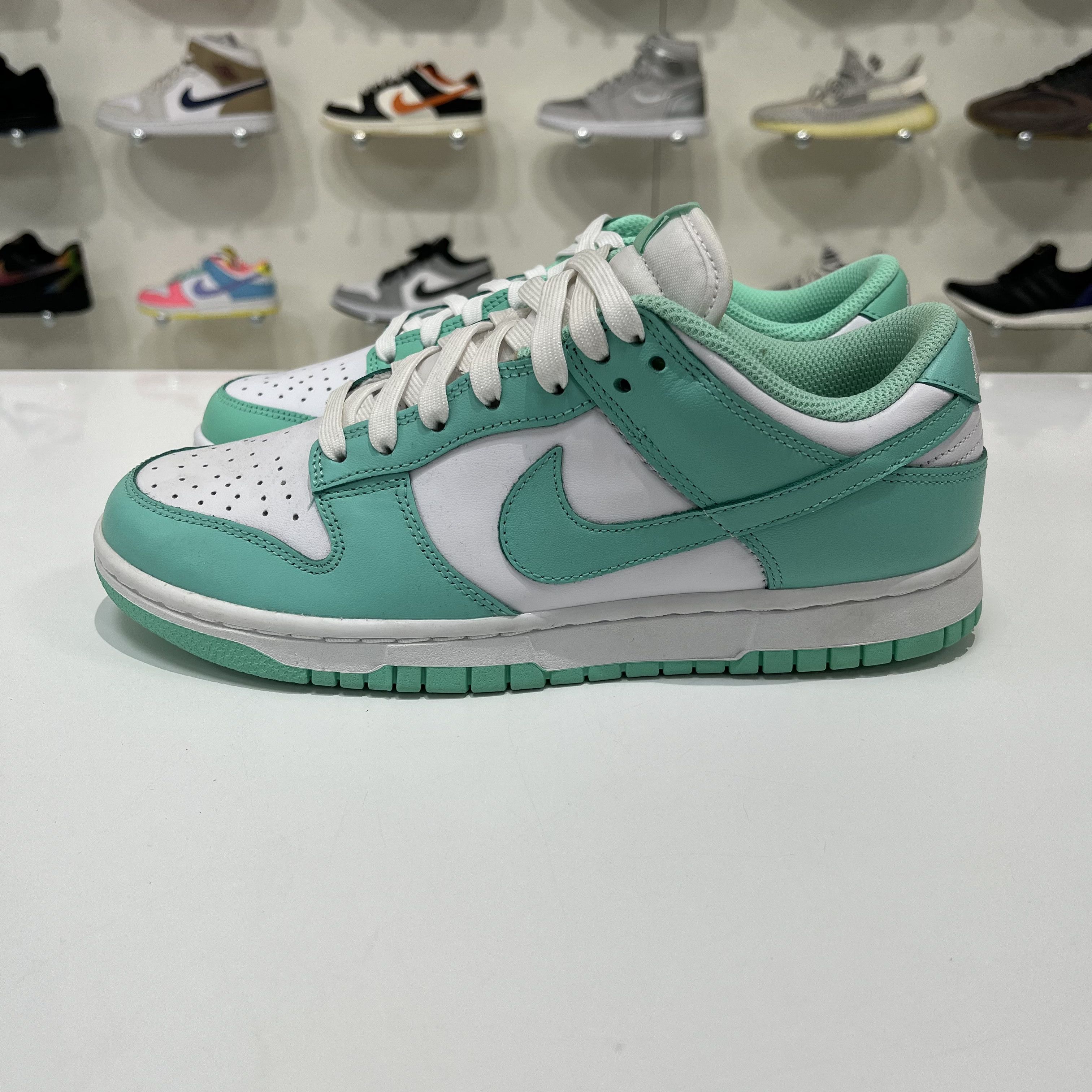Nike Nike dunk low green glow Size US 8.5 / EU 41-42 - 2 Thumbnail