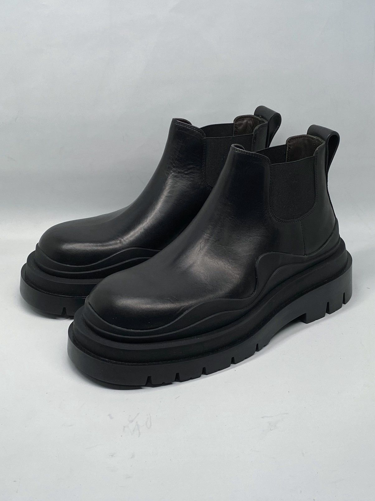 Bottega Veneta Bottega Veneta Tire Leather Chelsea Ankle Boots size 37.5 Size US 7.5 / IT 37.5 - 1 Thumbnail