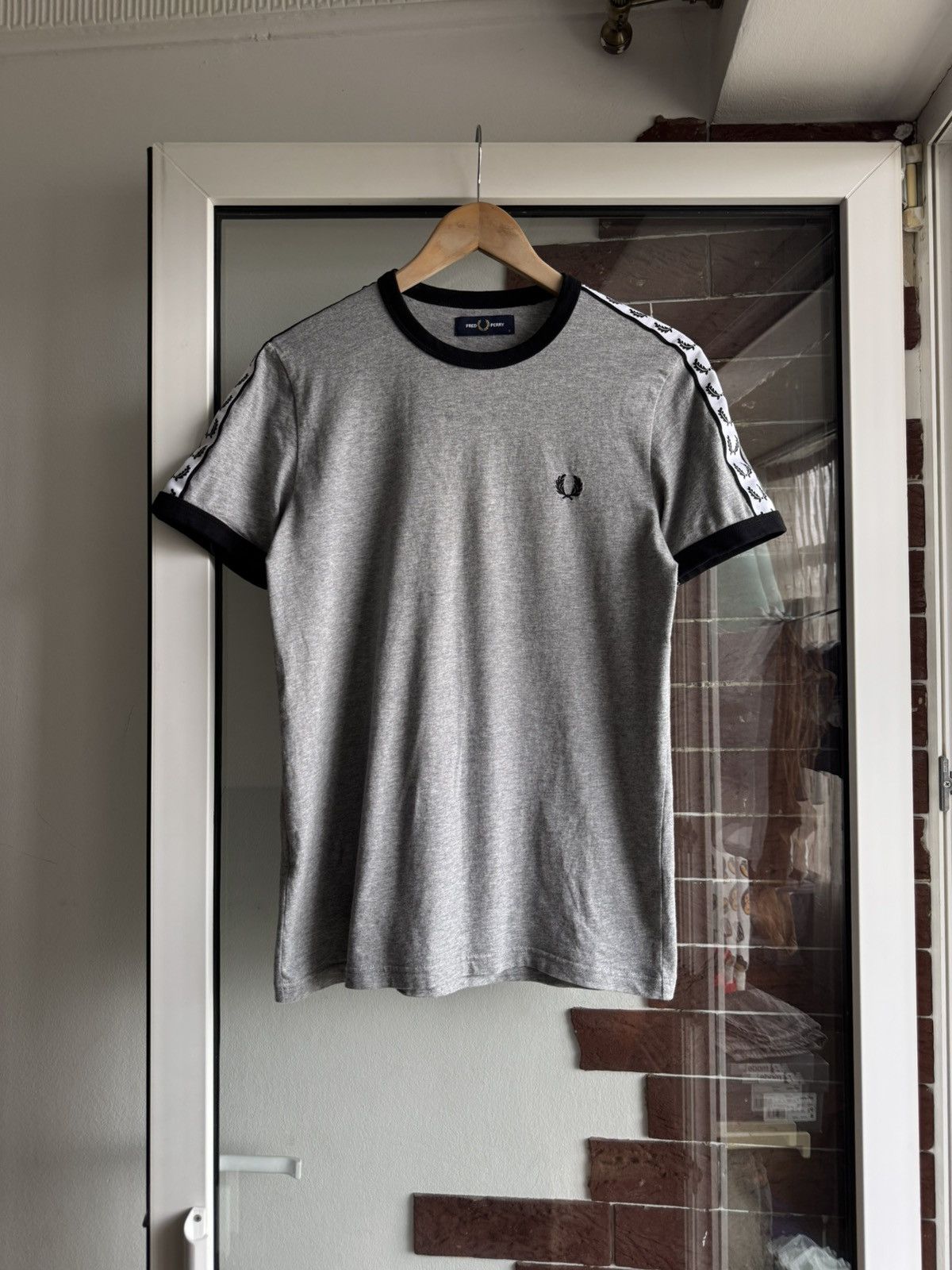 Fred Perry Fred Perry gray lampas tshirt Size US S / EU 44-46 / 1 - 3 Thumbnail