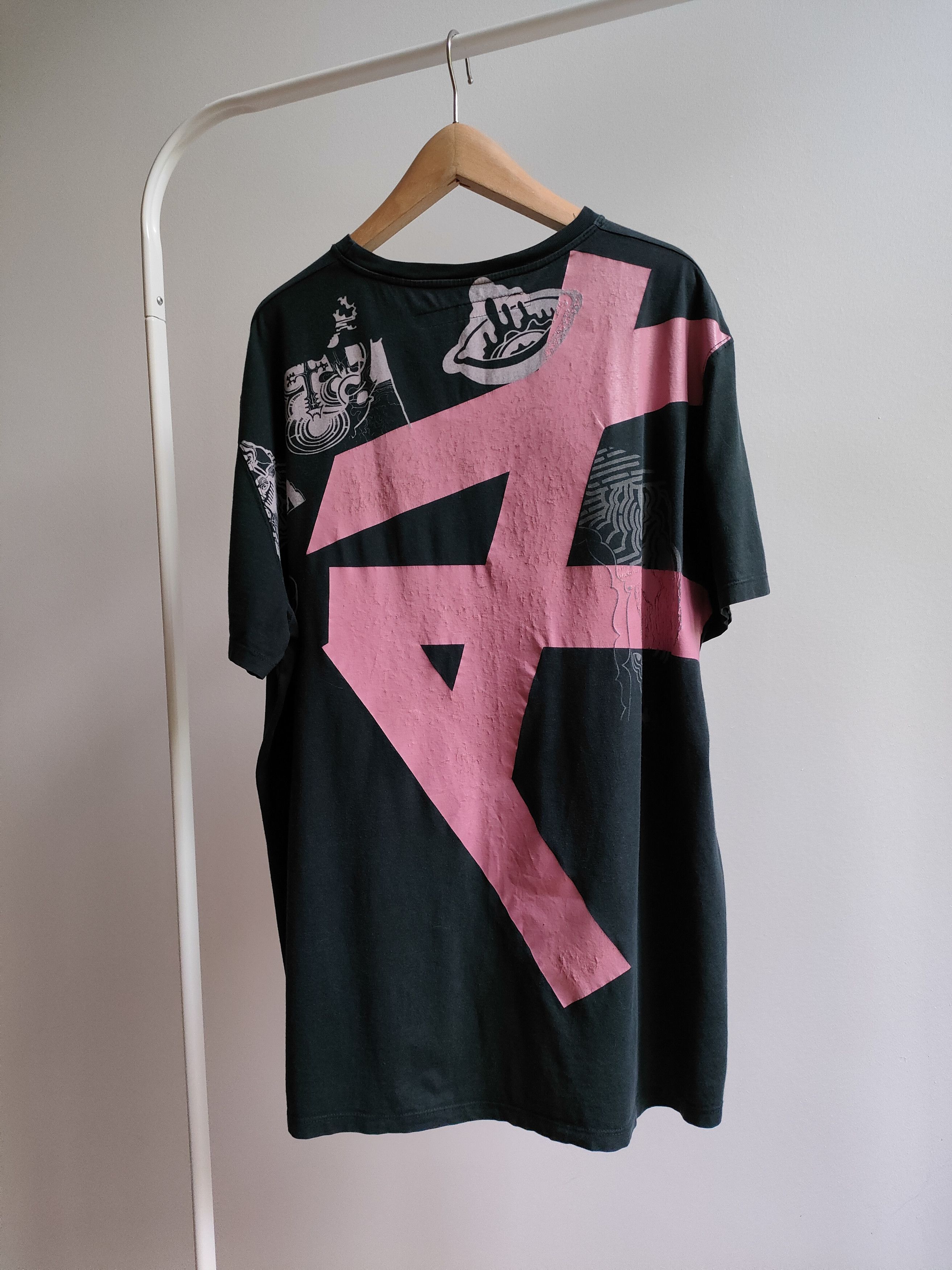 Griffin Griffin Eroding Print T-shirt Size US XL / EU 56 / 4 - 1 Thumbnail