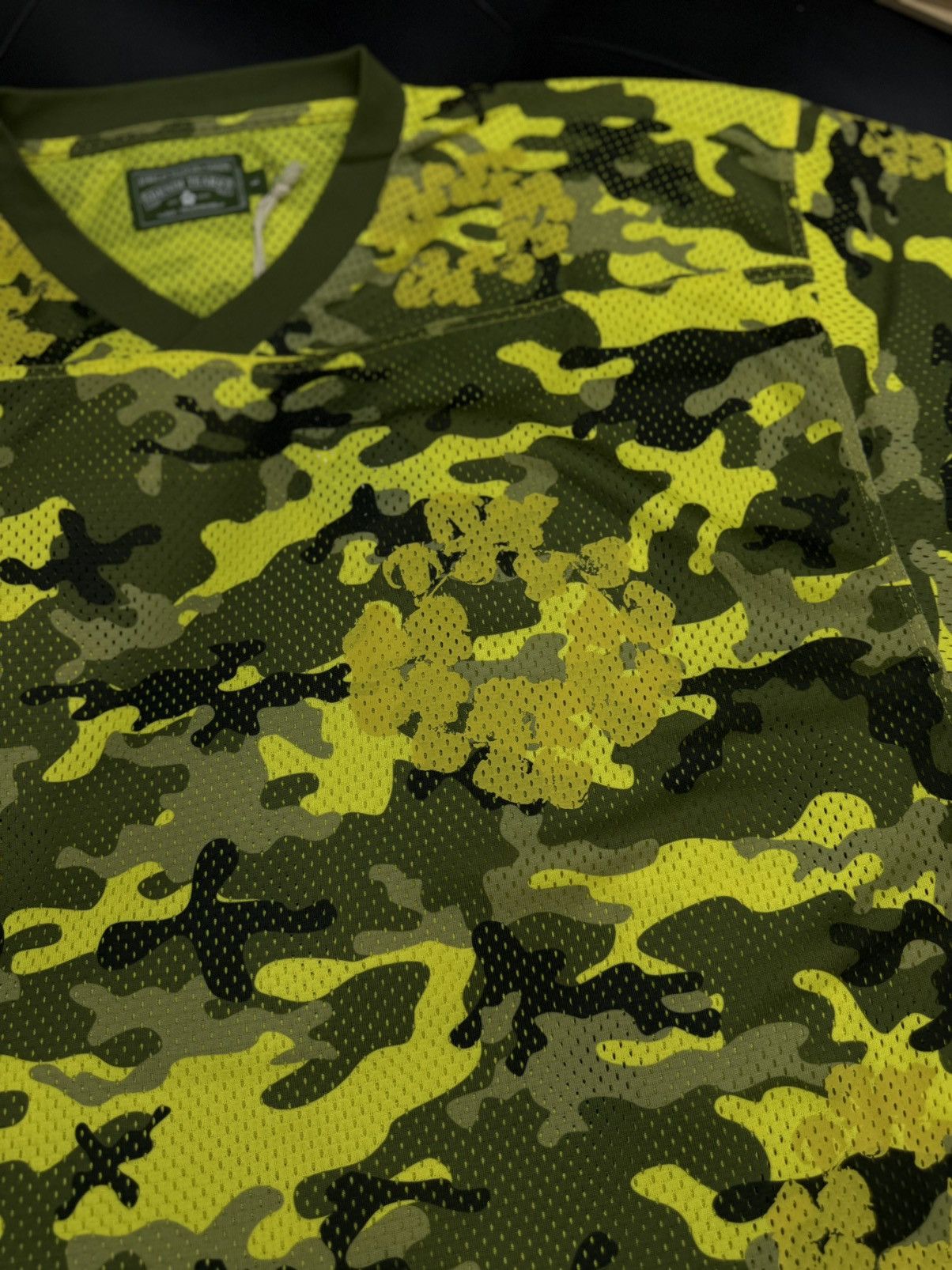 DENIM TEARS Denim Tears Yellow Camo Cotton Wreath Jersey Size L (NEW) Size US L / EU 52-54 / 3 - 4 Thumbnail