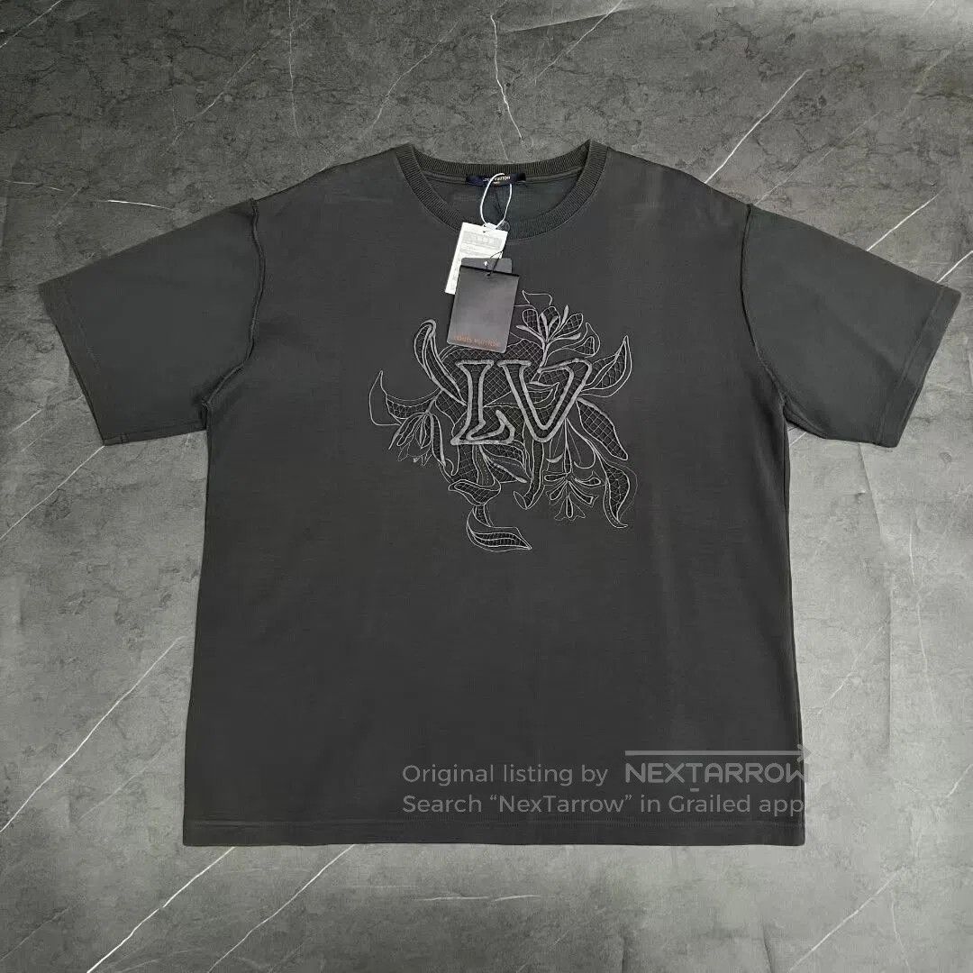 Louis Vuitton louis vuitton embroidered logo short sleeve tee. Size US XXL / EU 58 / 5 - 1 Thumbnail