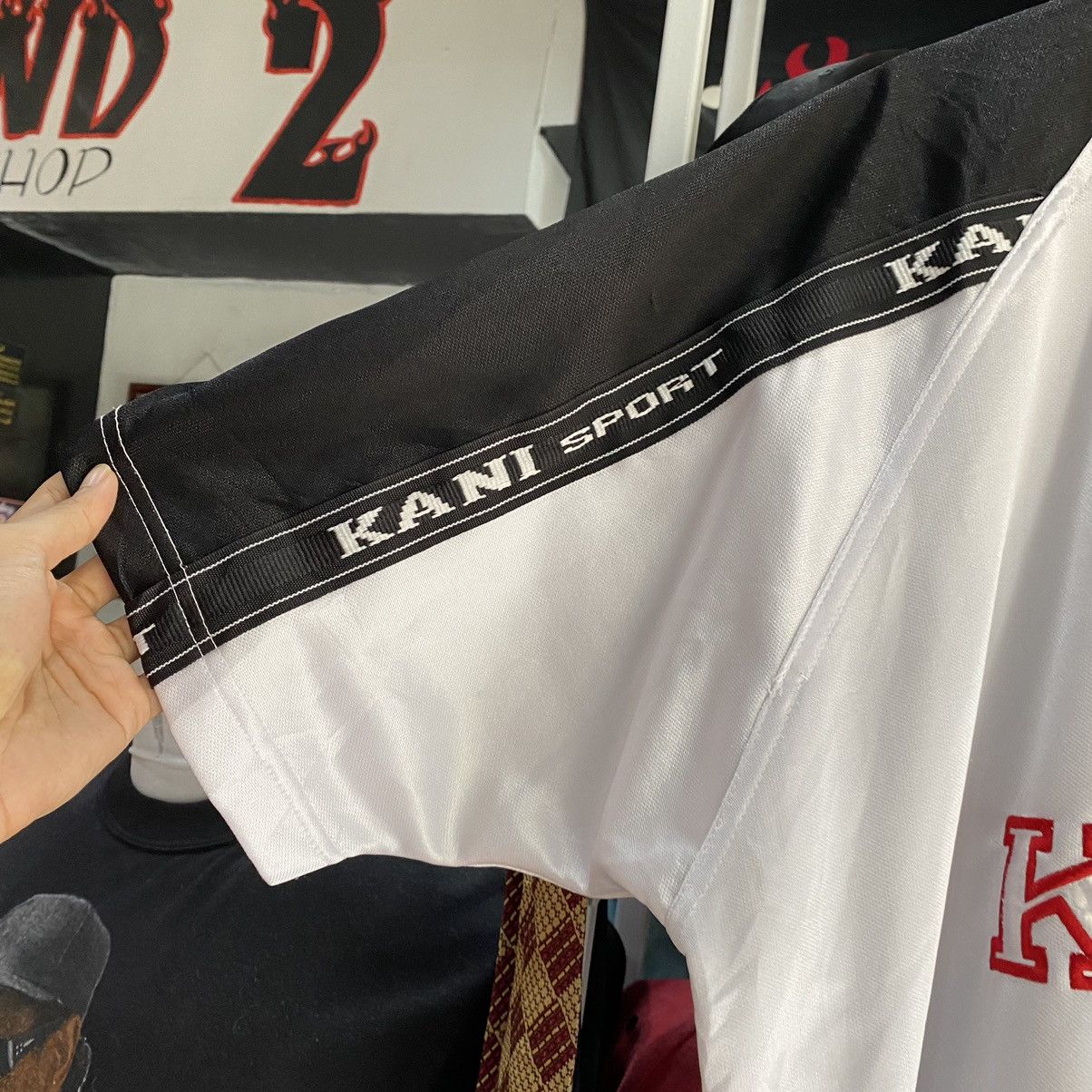 Karl Kani Vintage Karl Kani Jersey Big Logo Size US XL / EU 56 / 4 - 6 Thumbnail