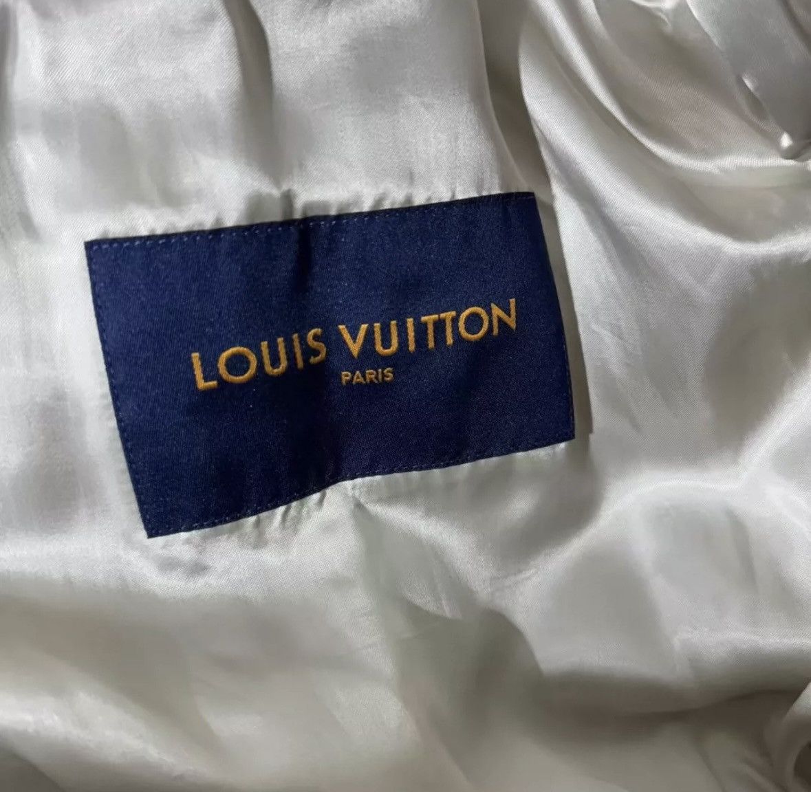 Louis Vuitton Louis Vuitton lv fw22 bugs bunny coat Size US M / EU 48-50 / 2 - 4 Thumbnail