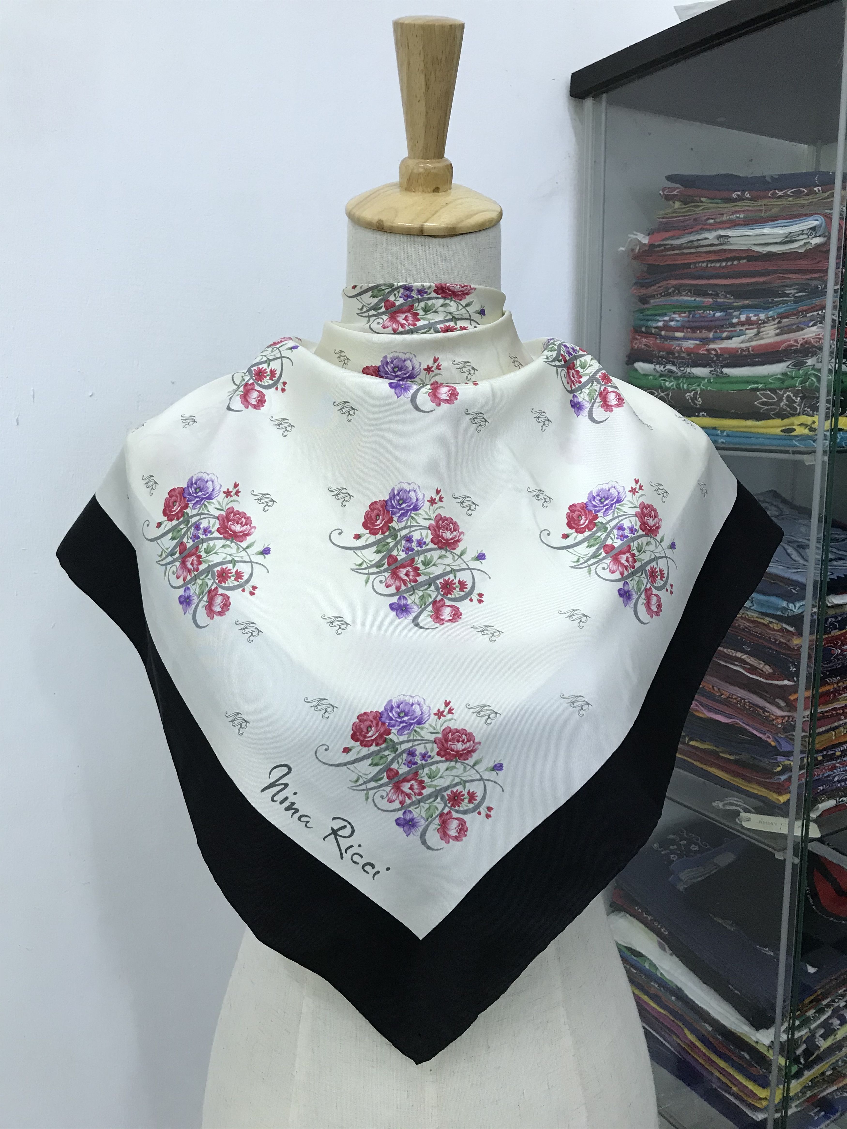 Nina Ricci × Vintage Vintage Nina Ricci Silk Scarf Size ONE SIZE - 1 Thumbnail