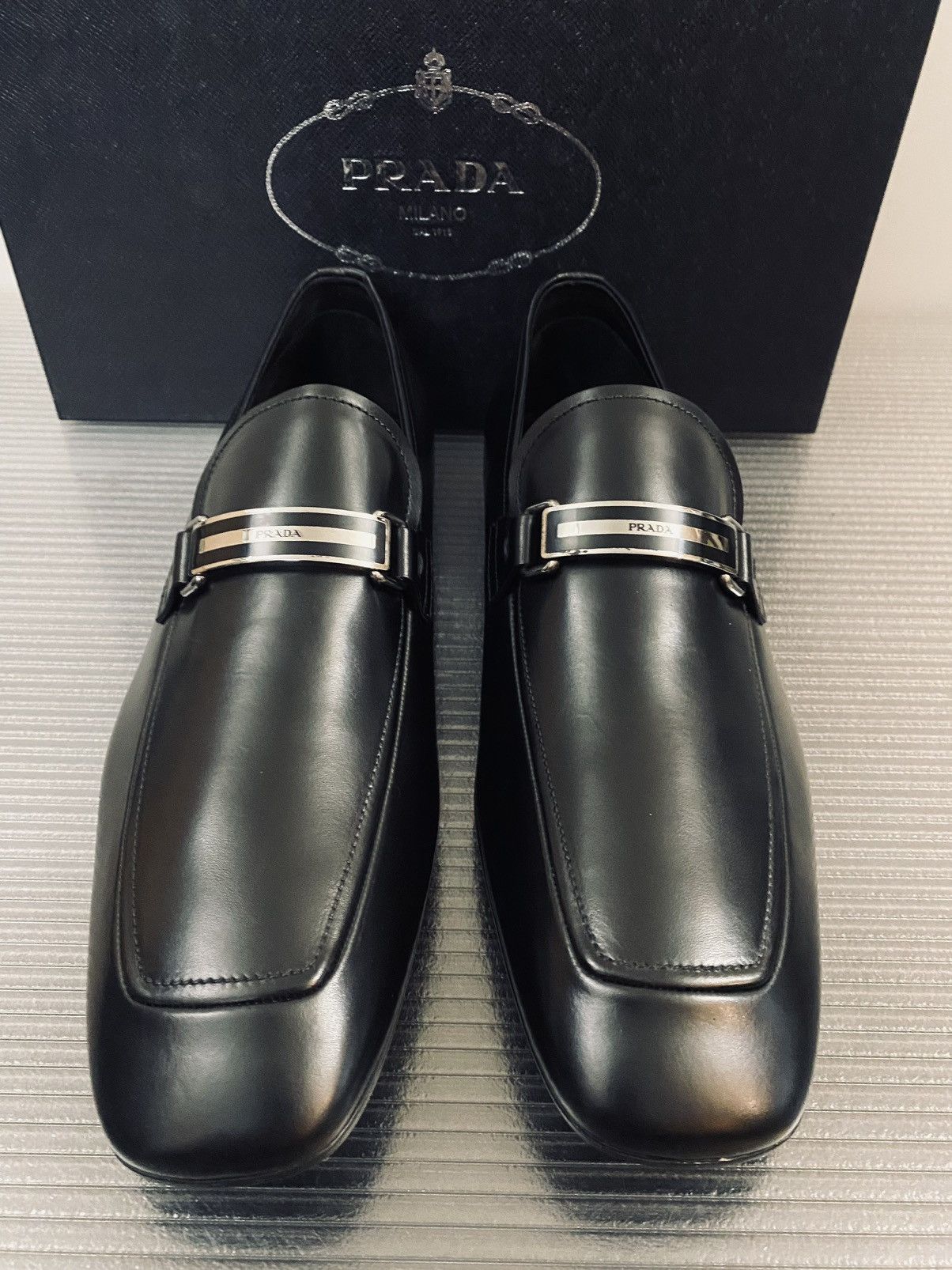 Prada Prada 🇮🇹 Nero smart calf metal logo plate vamp loafer 9.5 NEW Size US 9.5 / EU 42-43 - 8 Thumbnail