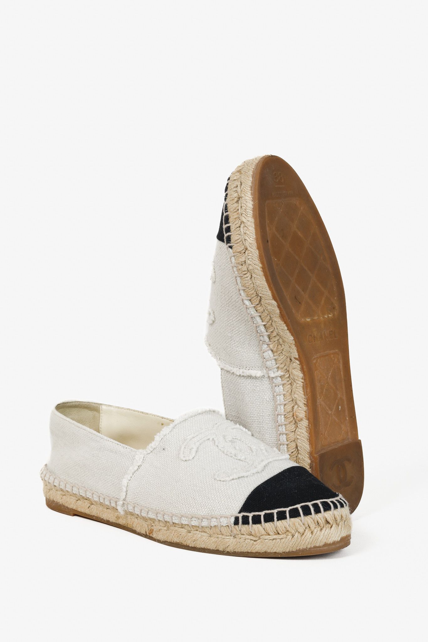 Chanel Chanel Fraying CC Espadrille Flats in White and Black Size US 7.5 / IT 37.5 - 5 Thumbnail