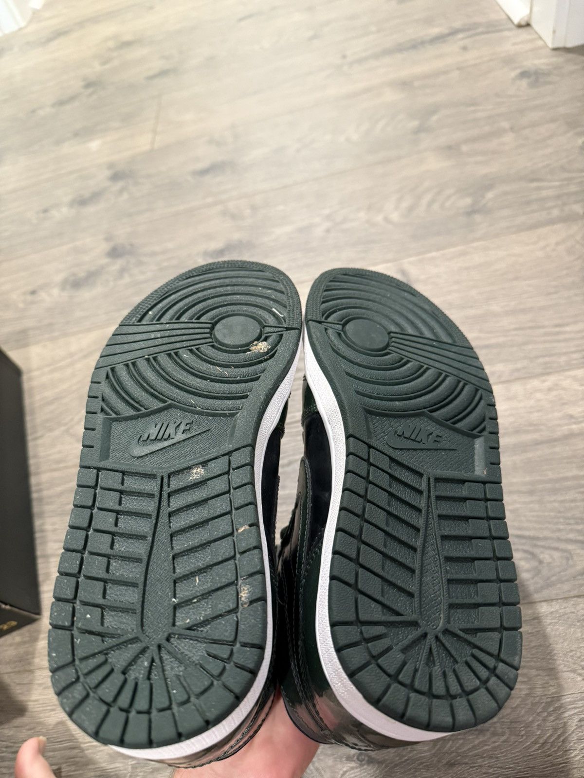 Jordan Brand Air Jordan 1 Retro High Grove Green/Black-White Size US 7.5 / EU 40-41 - 5 Thumbnail