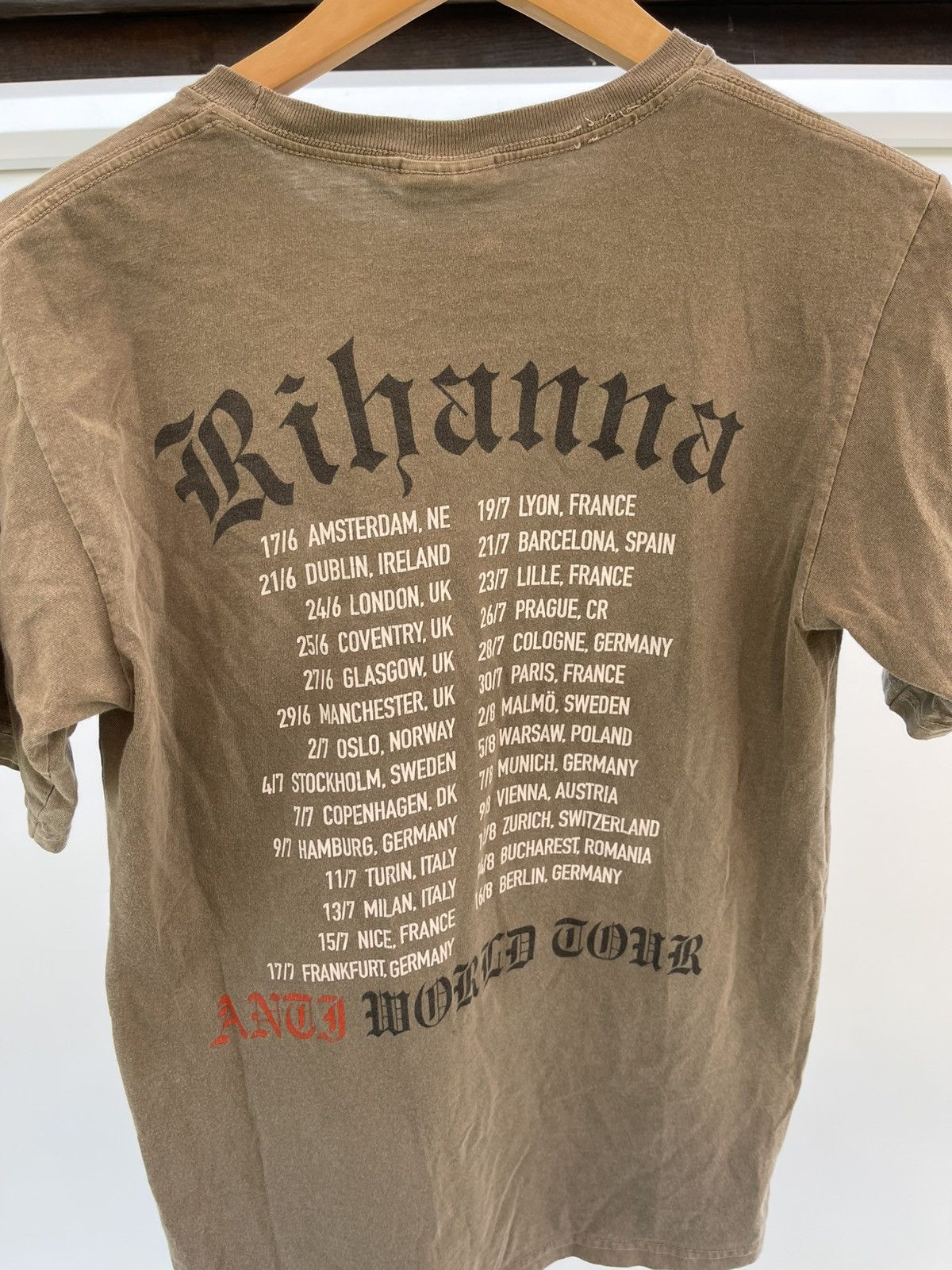 Rihanna 2016 Rihanna Anti World Tour t-shirt Size US S / EU 44-46 / 1 - 11 Thumbnail