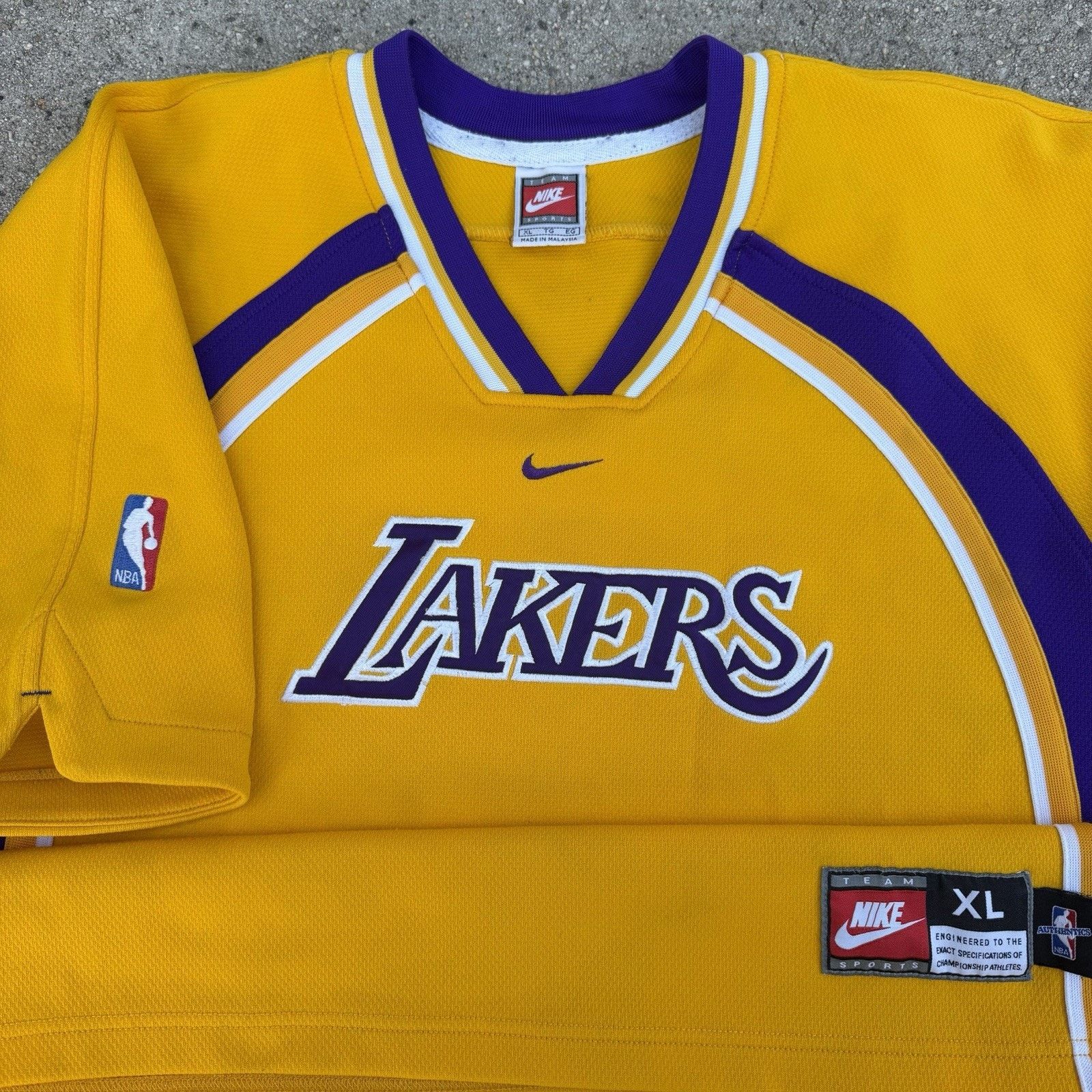 NBA × Nike × Vintage Vintage 90s Nike Los Angeles Lakers Practice Warm Up Jersey Size US XL / EU 56 / 4 - 1 Thumbnail