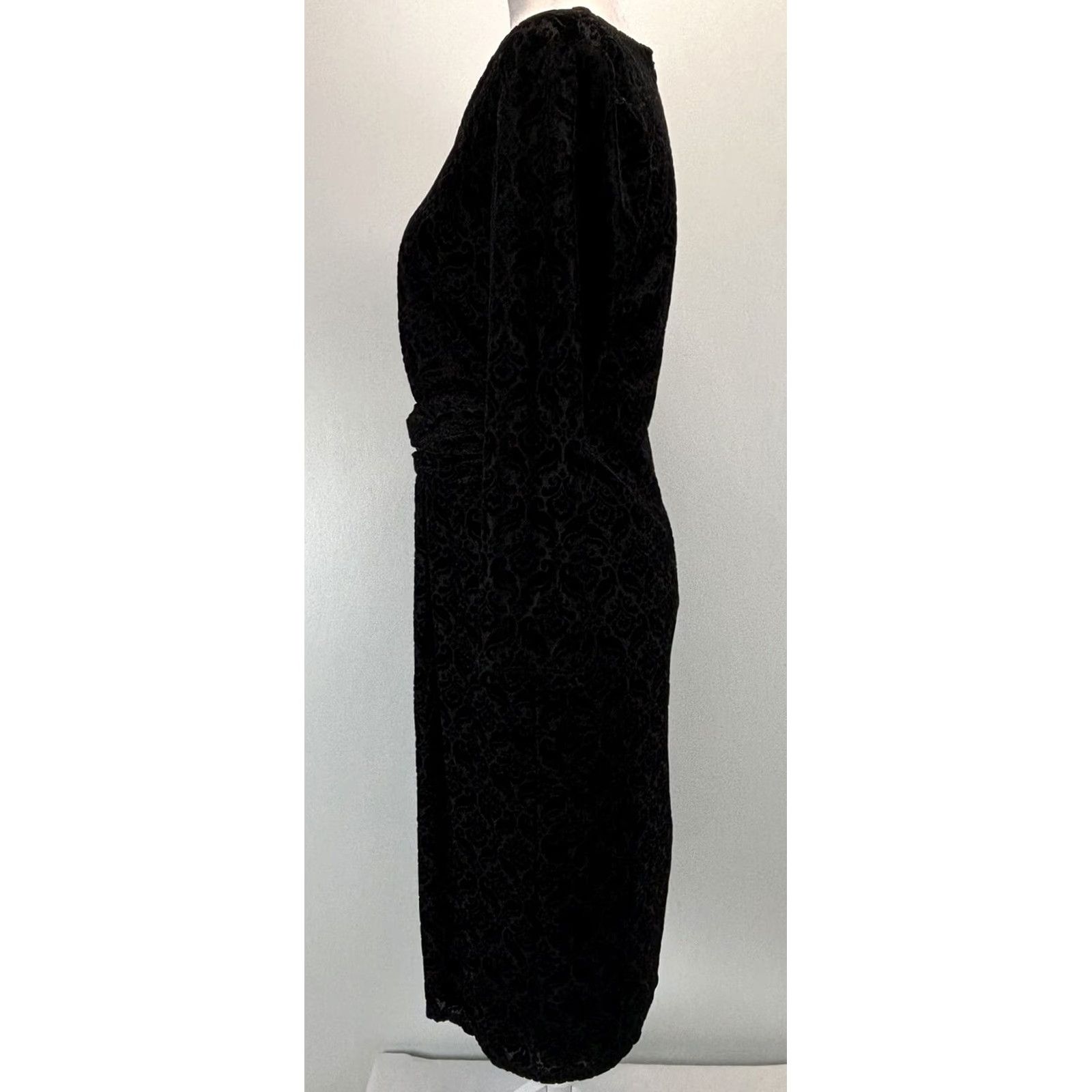 Talbots Talbots Velvet Burnout Sheath Knee Length Dress Womens M Witchy Goth Stretch Twist Front Black 3/4 Sleeve V-Neck Knee Length Vintage No N/A Size M / US 6-8 / IT 42-44 - 2 Thumbnail
