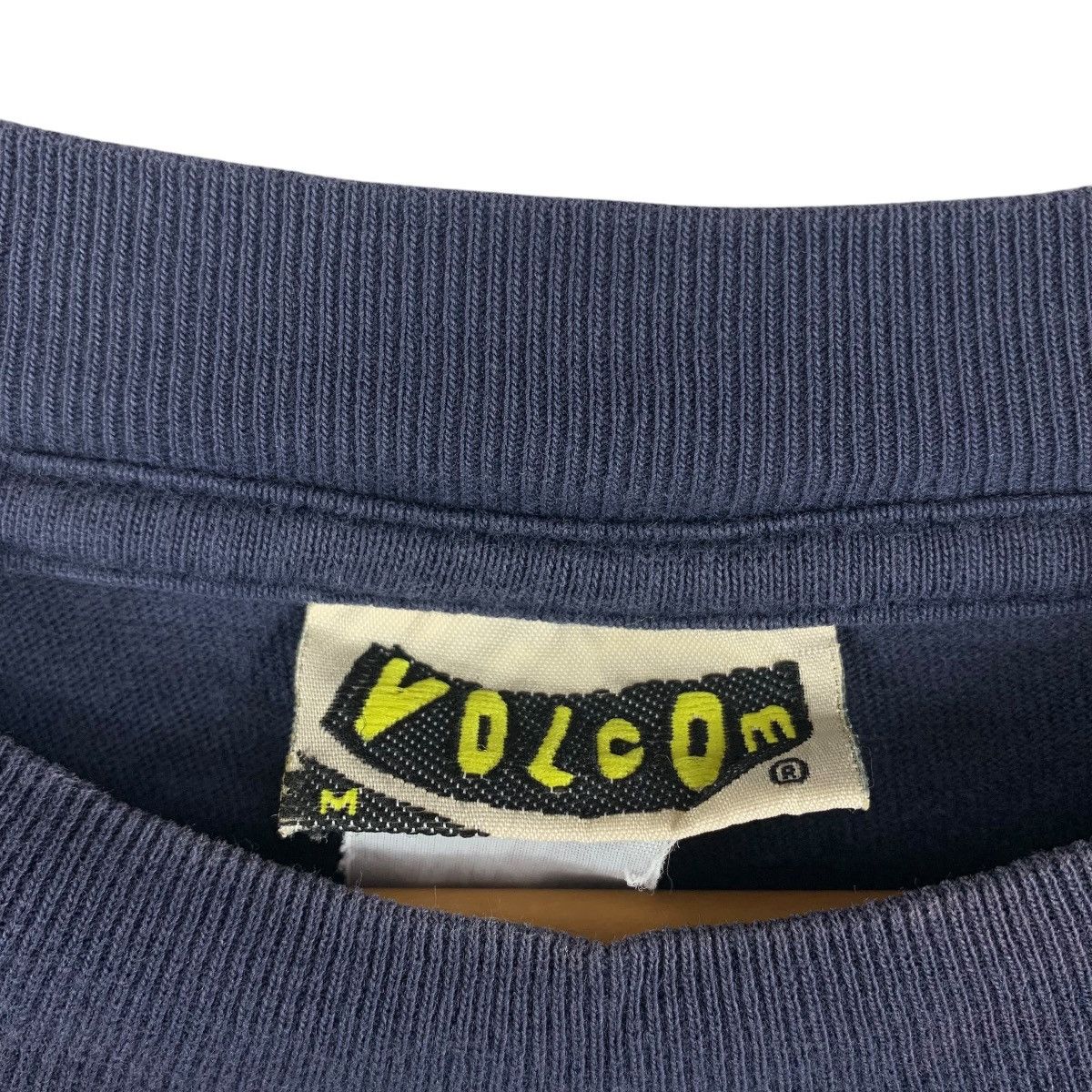 Volcom Vintage 90s VOLCOM skateboard logo design tee Size US M / EU 48-50 / 2 - 3 Thumbnail