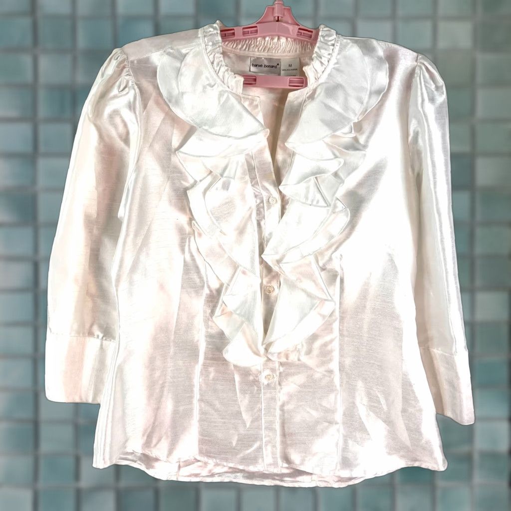Vintage VINTAGE harvé benard Blouse Shirt M White Ruffled Pearl Button-down Polyester Satin Retro Puff Sleeve 3/4 Sleeve Women Women Size M / US 6-8 / IT 42-44 - 1 Thumbnail