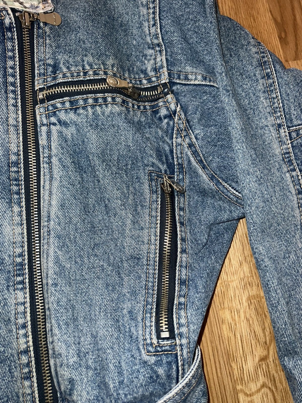 Versace Versace biker jean jacket 80/90s Gianni era (very rare) Size US M / EU 48-50 / 2 - 5 Thumbnail