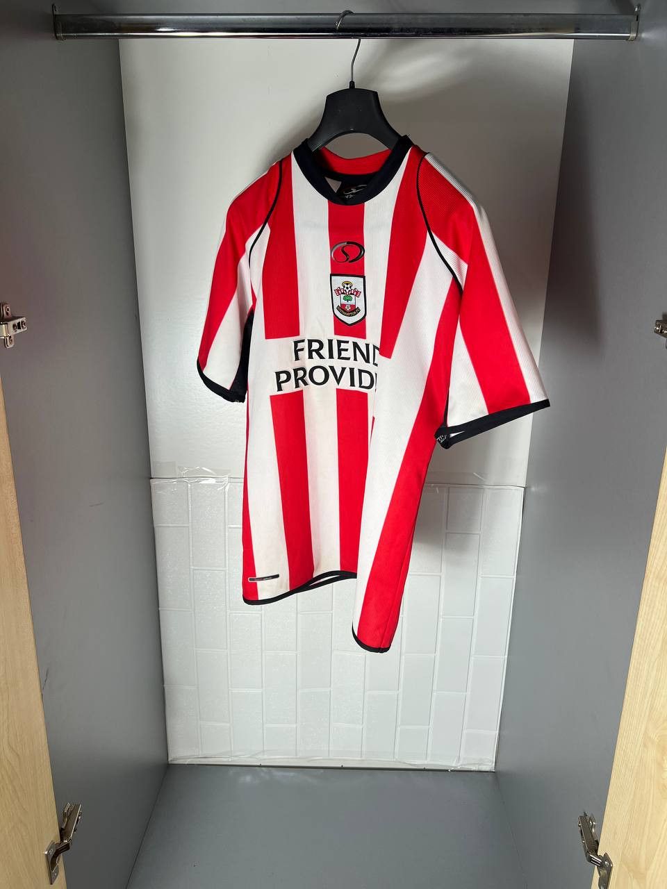 Vintage VERY RARE FC SOUTHAMPTON ENGLAND RETRO SOCCER JERSEY Y2K 90s Size US S / EU 44-46 / 1 - 2 Thumbnail