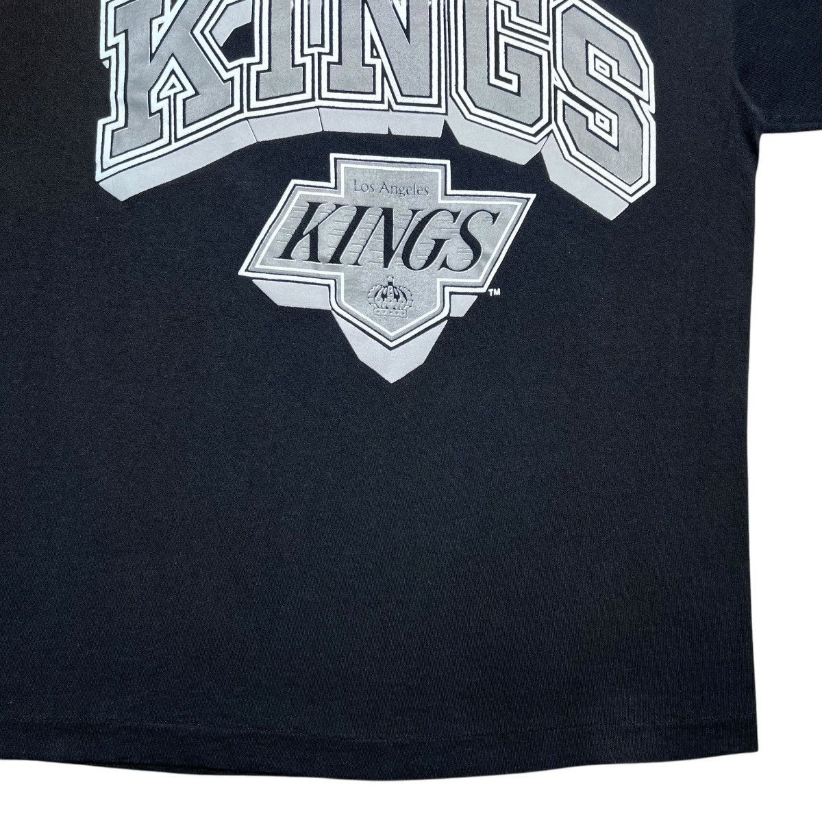 Logo 7 Vintage 1990s NHL Los Angeles Kings Logo 7 Spell Out 3D Tee Size US XL / EU 56 / 4 - 8 Thumbnail