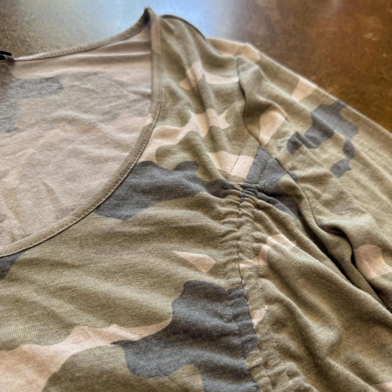 Express Express Camo 3/4 Length Sleeve Top Size L / US 10 / IT 46 - 3 Thumbnail