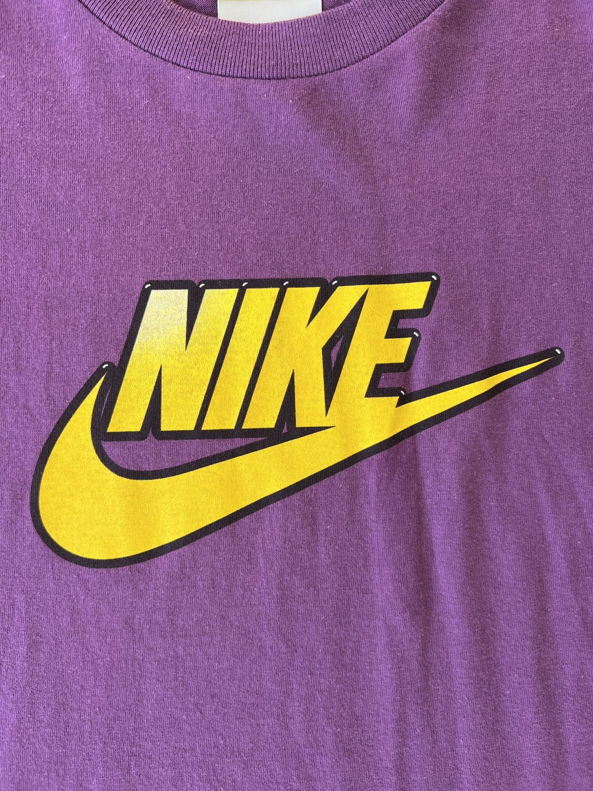 Nike Vintage 2000s Nike Purple/Gold “NIKE” Logo Check Tee Size XL Size US L / EU 52-54 / 3 - 4 Thumbnail