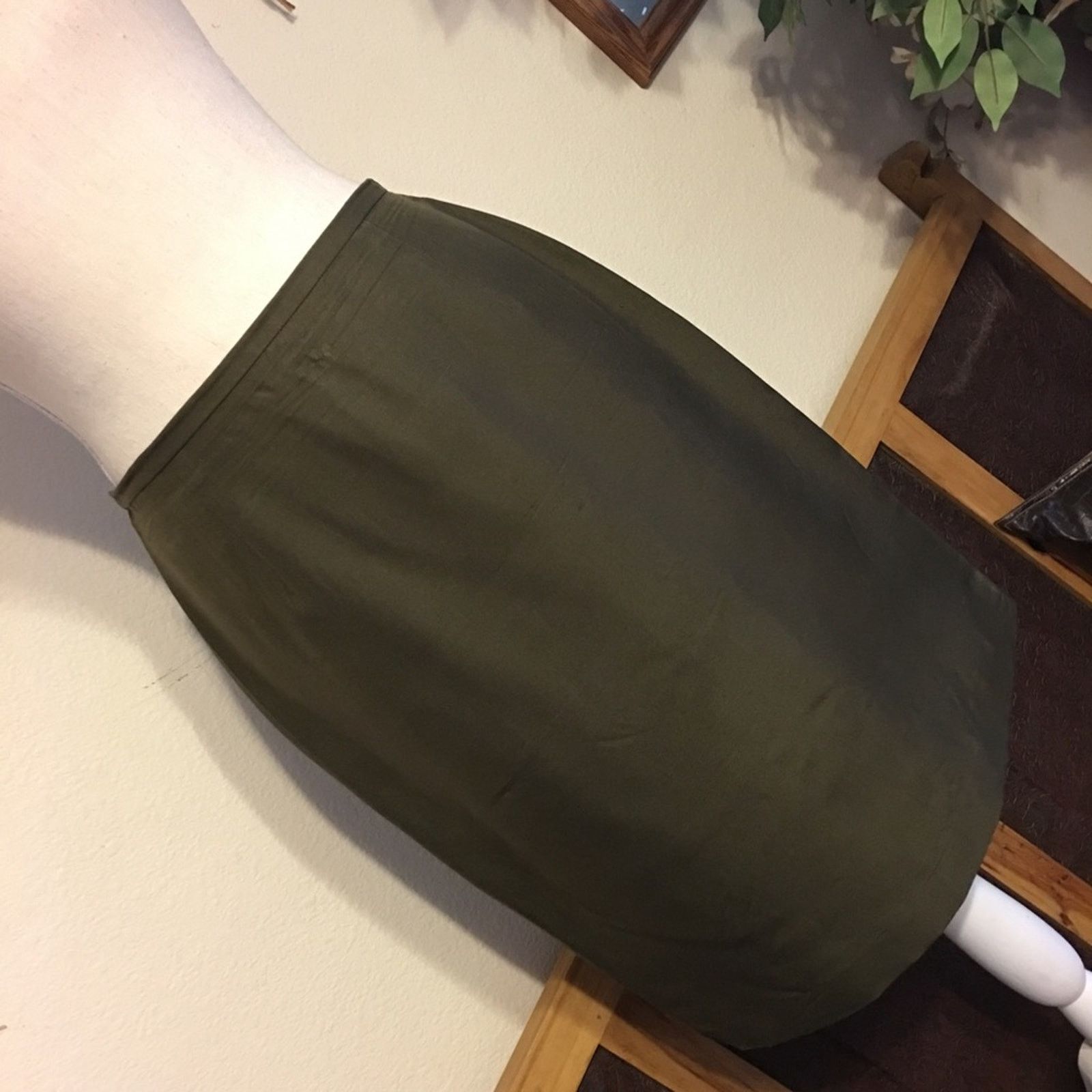 Ann Taylor Ann Taylor khaki green silk skirt 4 Size 27" / US 4 / IT 40 - 2 Thumbnail