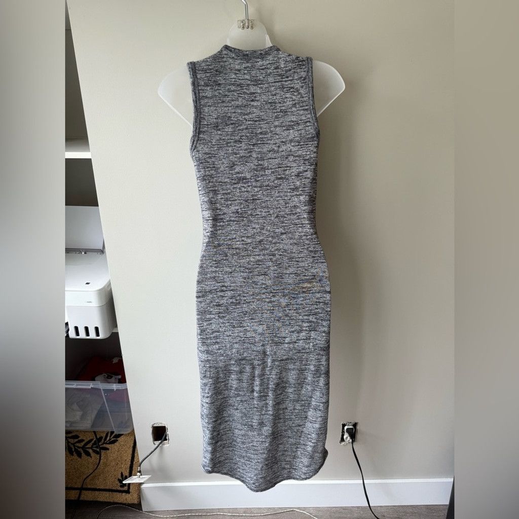 Aritzia Wilfred Aritzia Gray Bodycon Midi Dress Size XS / US 0-2 / IT 36-38 - 2 Thumbnail