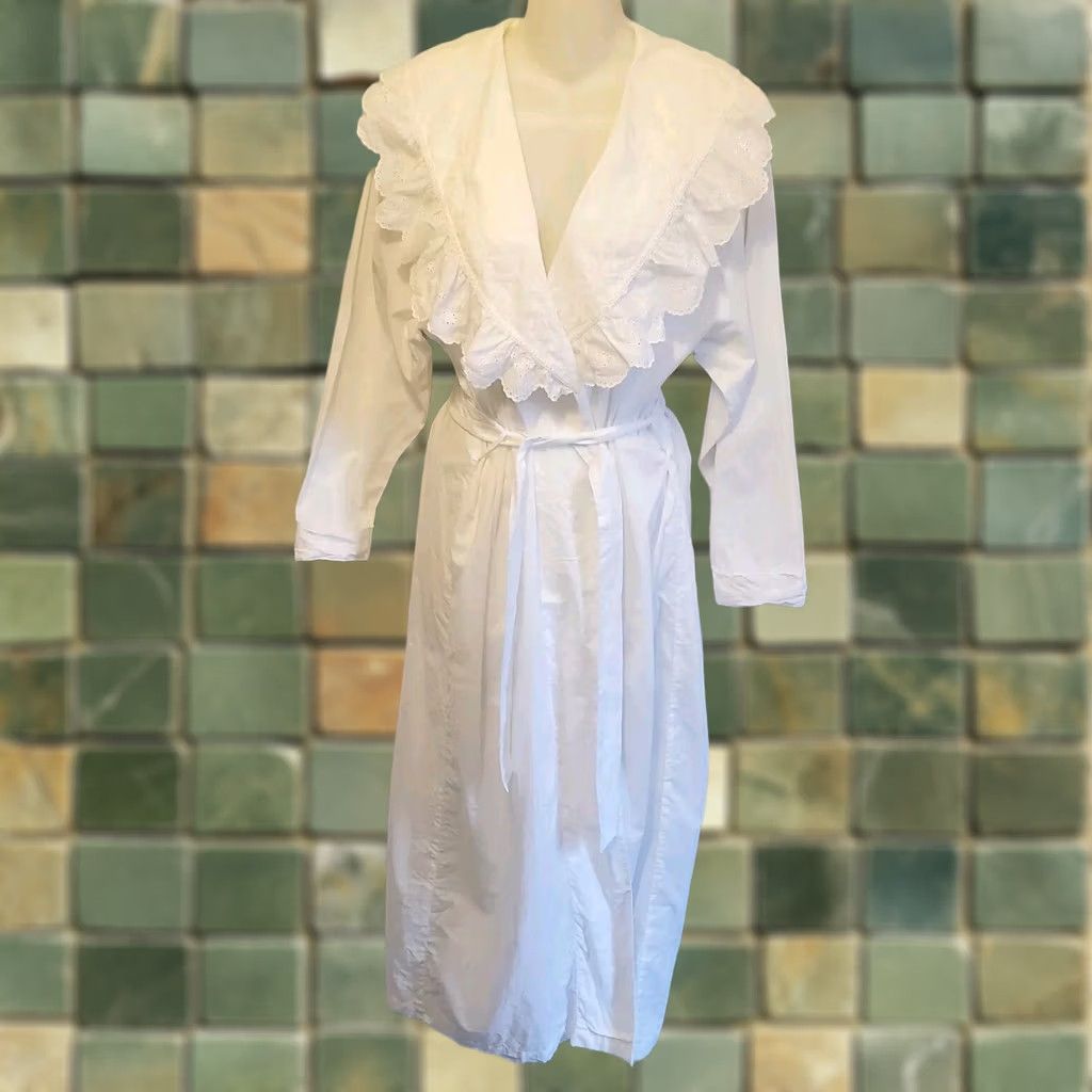 Victoria's Secret VINTAGE Victoria's Secret Robe Lace 70s White Victorian Cottage OSFM Mini/Minimalist 50" Shoulder to Hem Womens Size ONE SIZE - 1 Thumbnail