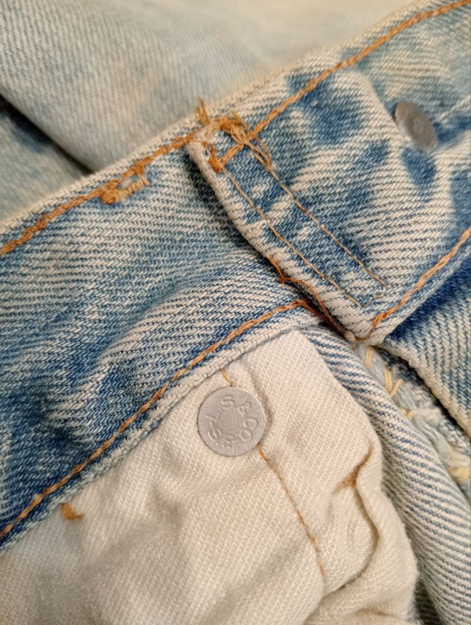 Levi's LEVI'S VINTAGE 505-0217 TOP BUTTON #8 DISTRESSED DENIM PANTS Size US 32 / EU 48 - 10 Thumbnail