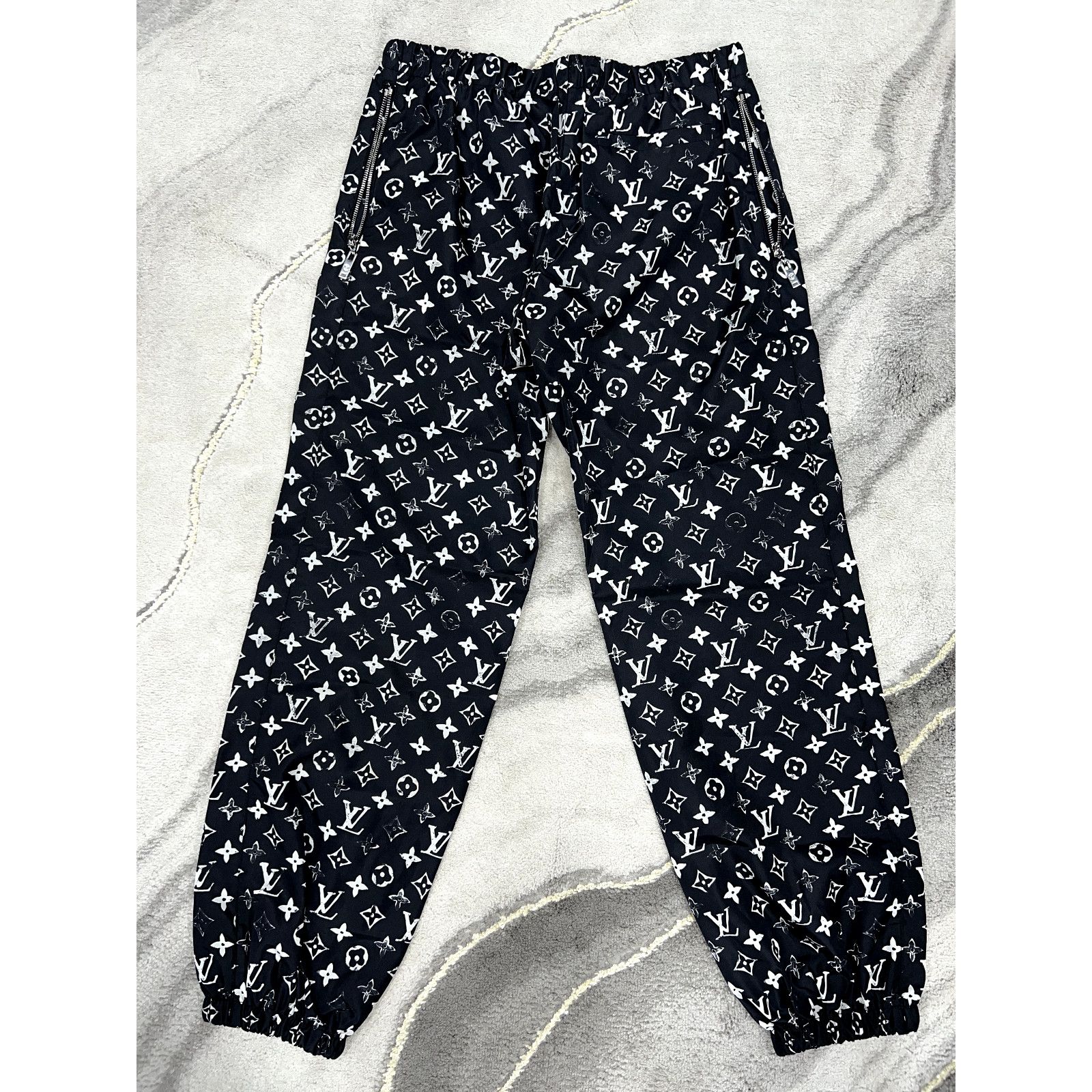 Louis Vuitton Louis Vuitton Stencil Effect Logo Jogging Jogger Pants 40 Size 27" / US 4 / IT 40 - 2 Thumbnail