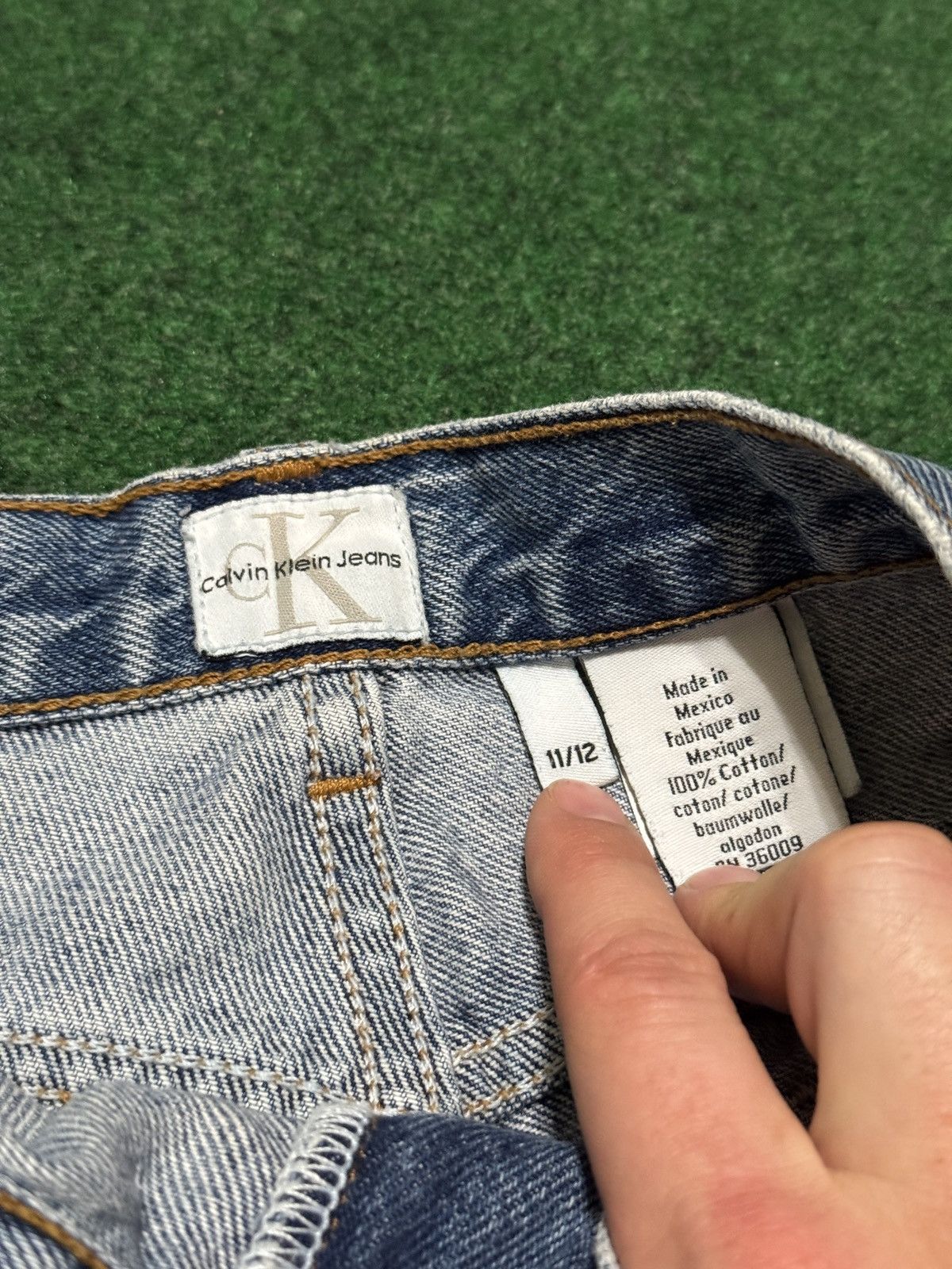 Calvin Klein Y2K Calvin Klein Jorts Womens 11/12 32 7” Denim Shorts Size US 32 / EU 48 - 4 Thumbnail
