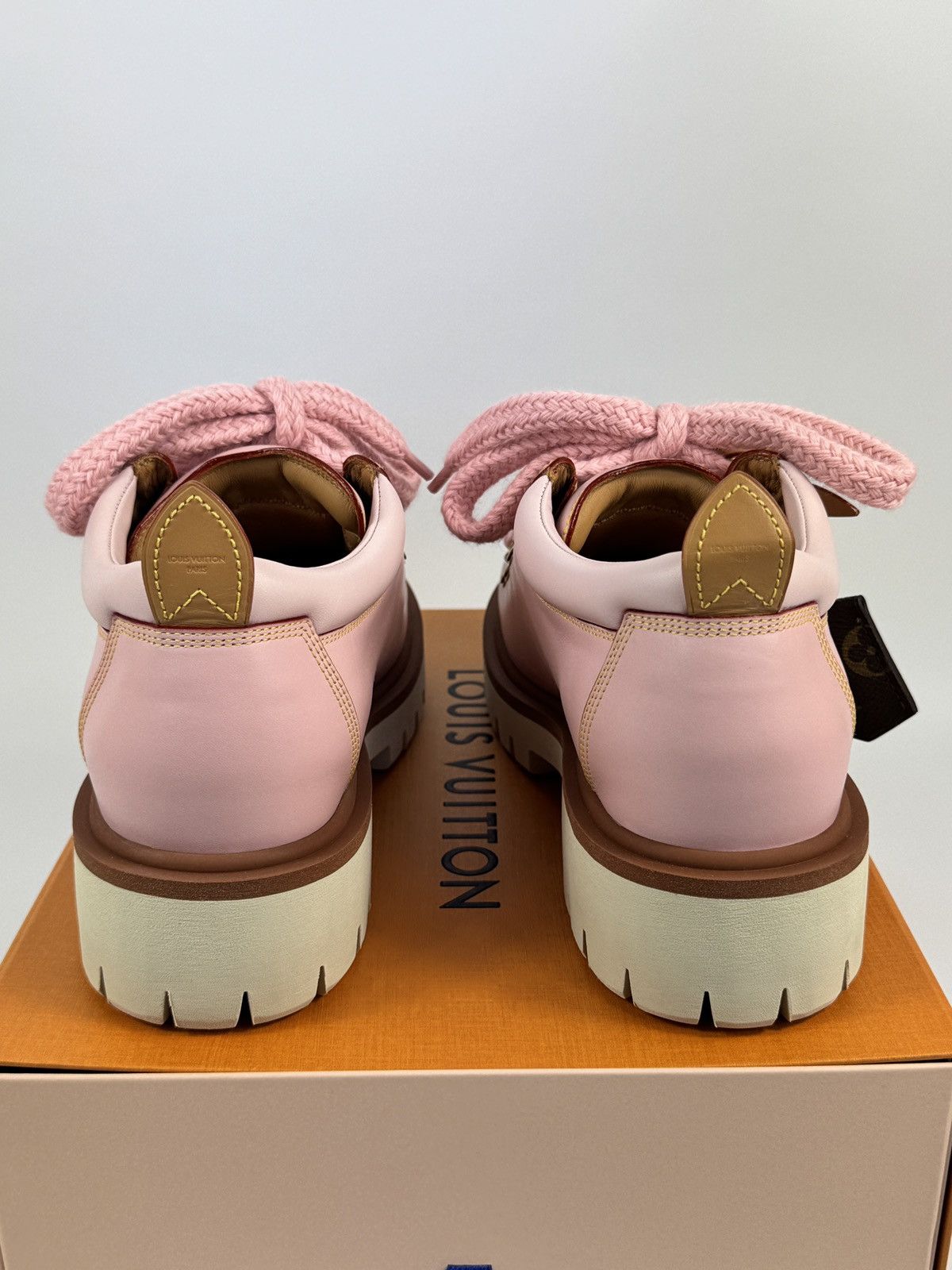 Louis Vuitton LV REMIX DERBY 1AIJAN SIZE: LV8 fits US10 Size US 8 / EU 41 - 7 Thumbnail