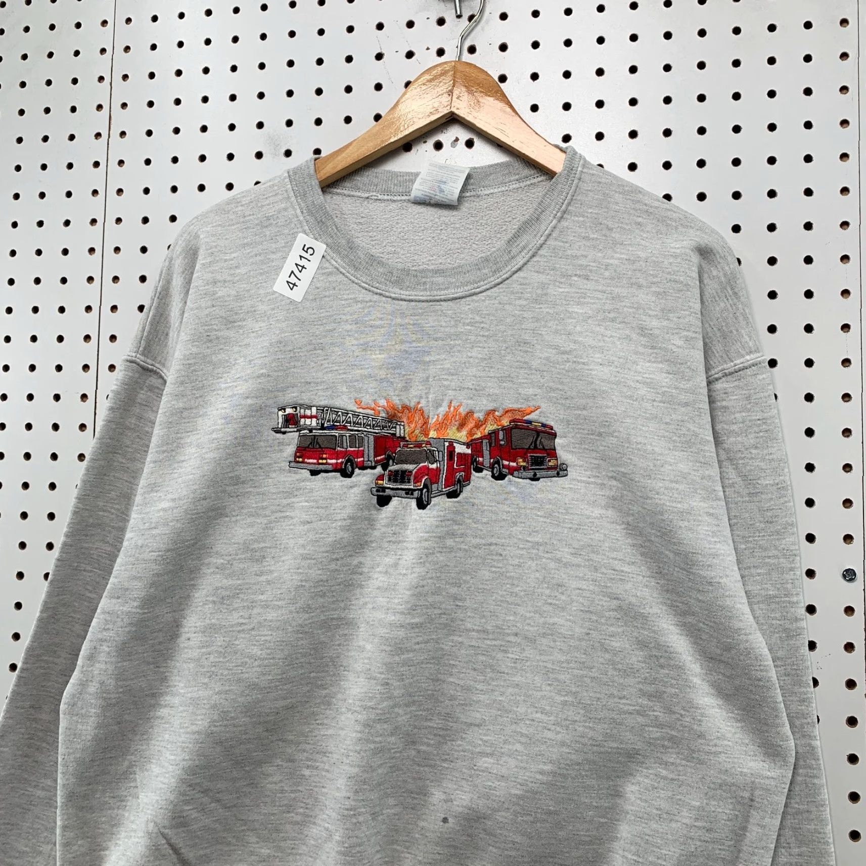 Jerzees Vintage Fire Truck Sweatshirt Mens Large Gray Embroidered Fleece Crewneck Size US L / EU 52-54 / 3 - 6 Thumbnail