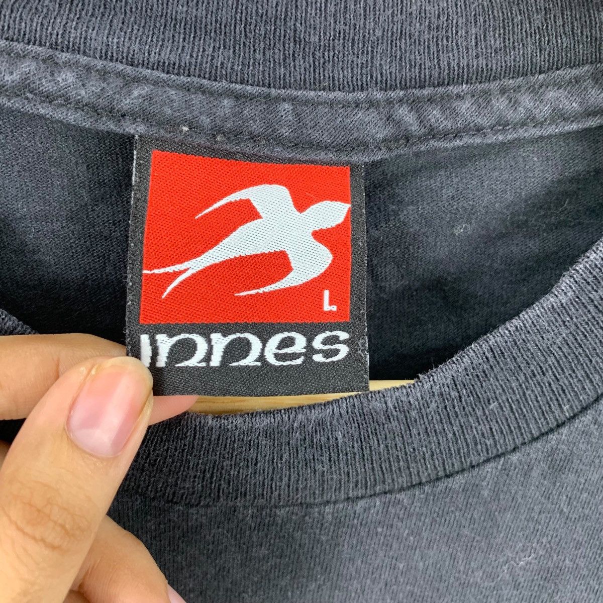 Vintage Vintage 90s INNES SKATEBOARD Sun Faded Box Logo Tee Shirt Size US L / EU 52-54 / 3 - 7 Thumbnail