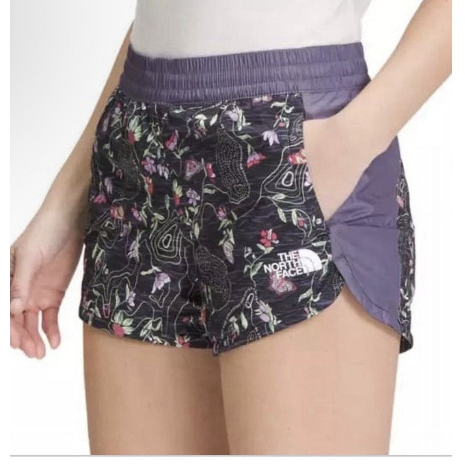 The North Face The North Face Purple Flower Lined Shorts Womens Size Medium Size 31" - 1 Thumbnail