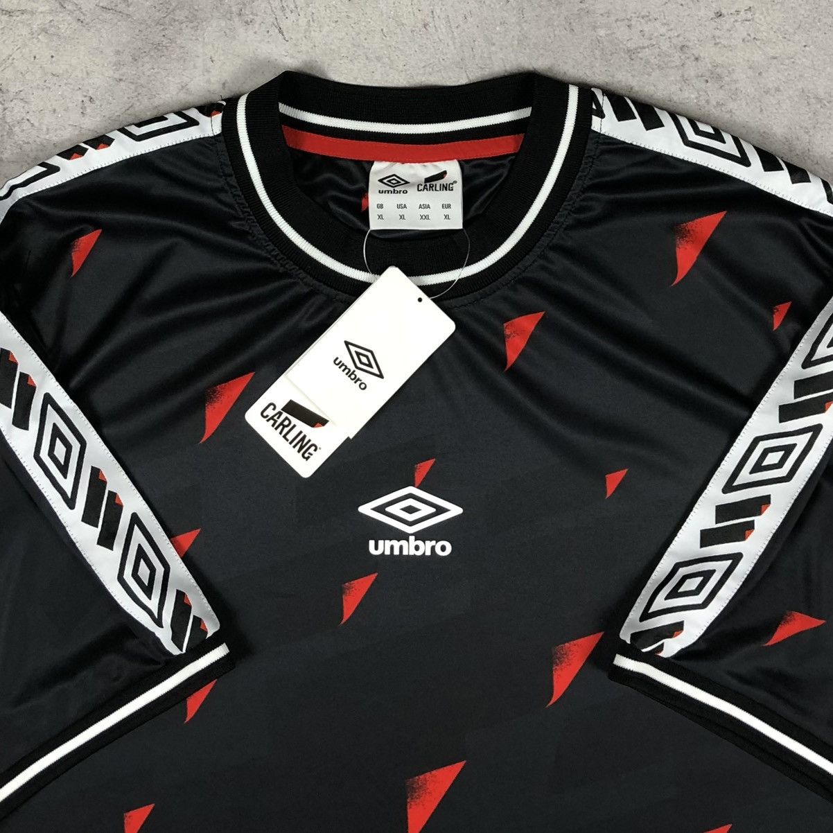 Umbro Umbro Carling Soccer Jersey BNWT Size US XL / EU 56 / 4 - 3 Thumbnail