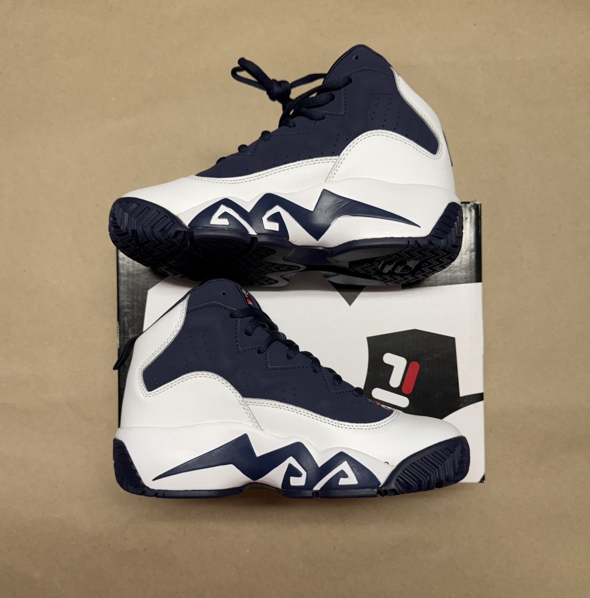 Fila Fila MB Kids White Navy size 4.5y Rare Grant Hill NEW! Size US 5 / EU 37 - 2 Thumbnail