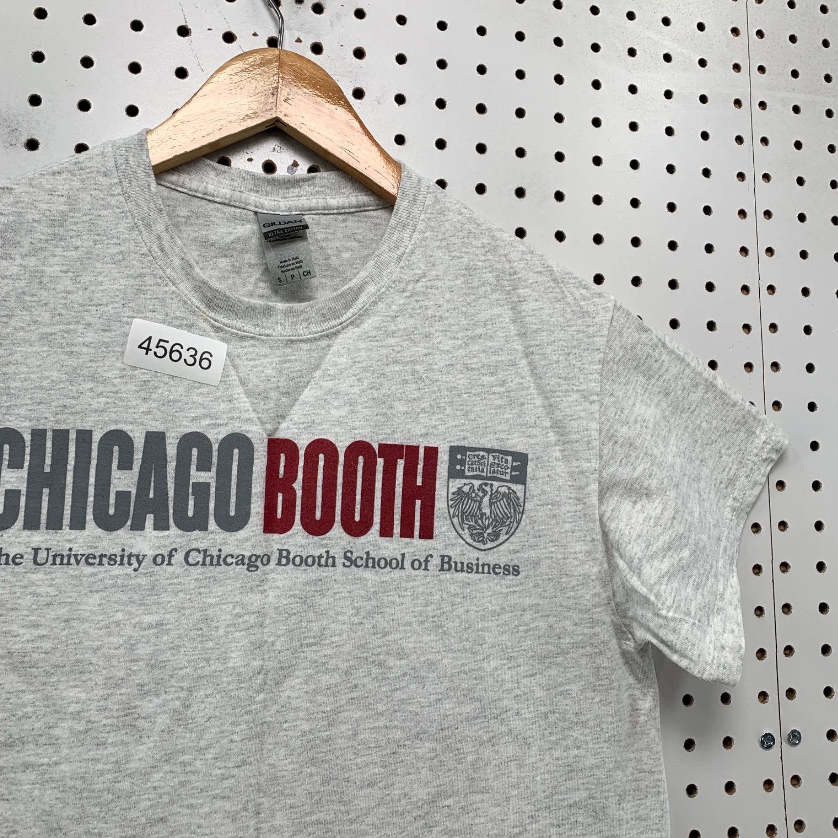 Gildan University Chicago Booth T Shirt Mens Small Gray School Of Business TEE Size US S / EU 44-46 / 1 - 5 Thumbnail