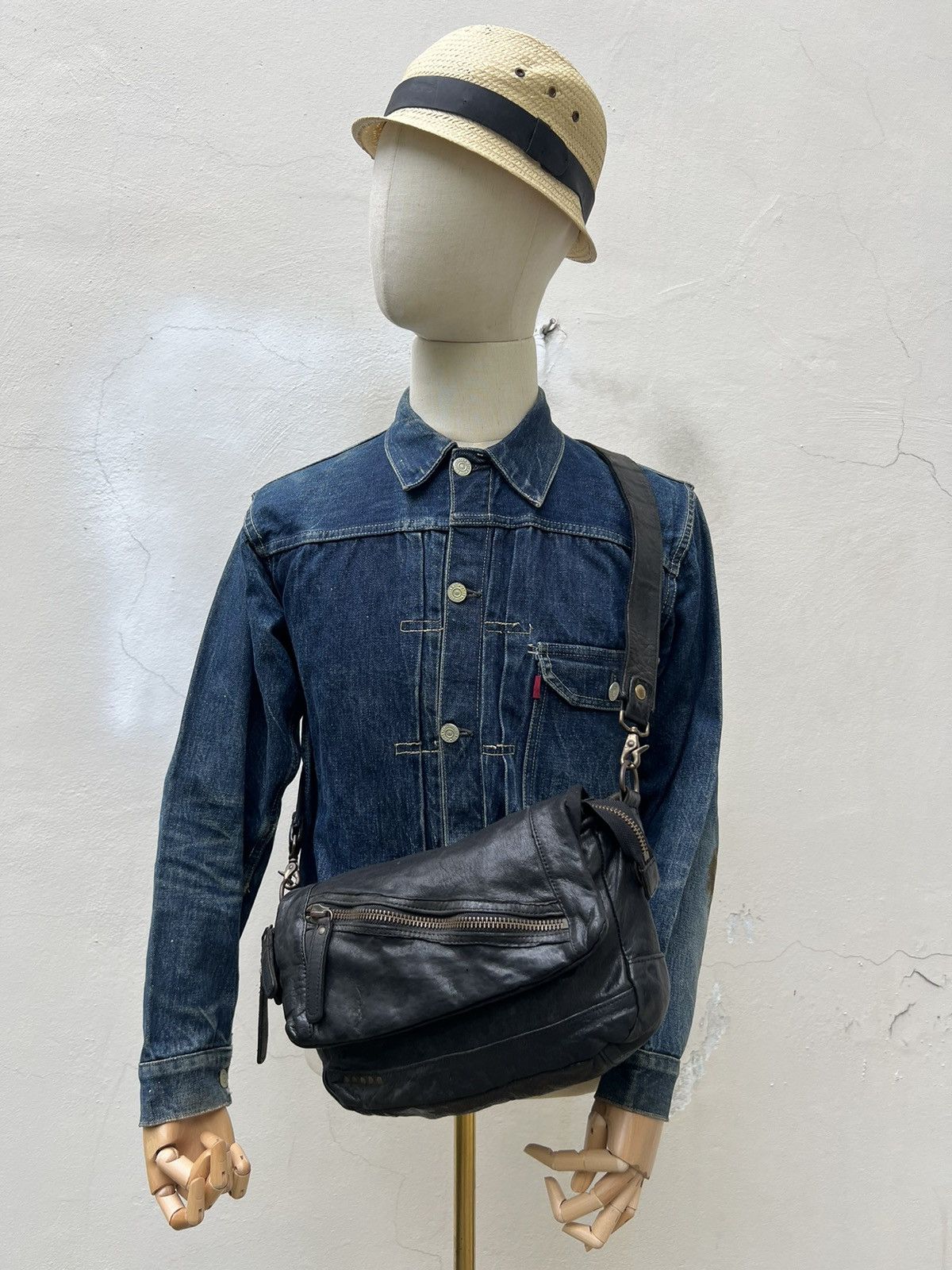 Creed × Japanese Brand Creed Japan Black Patina Leather Sling Bag Size ONE SIZE - 3 Thumbnail
