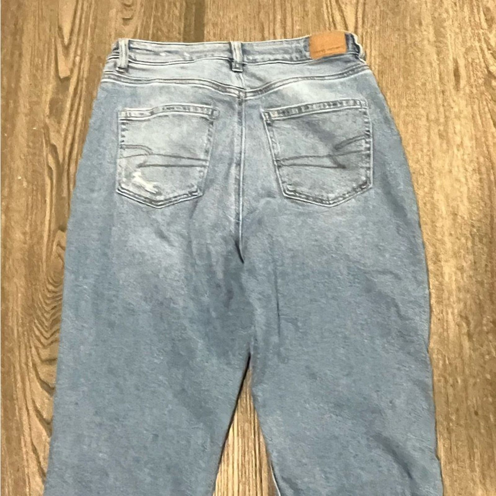 American Eagle Outfitters American Eagle Mom Jeans High Rise Stretch Whiskering Size 30" / US 8 / IT 44 - 12 Thumbnail