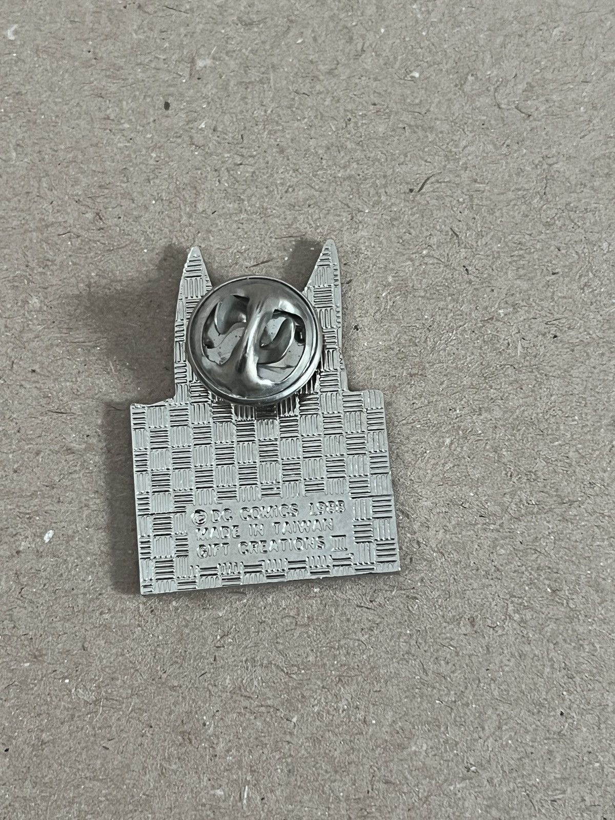 DC Comics Batman vintage pin Size ONE SIZE - 4 Thumbnail