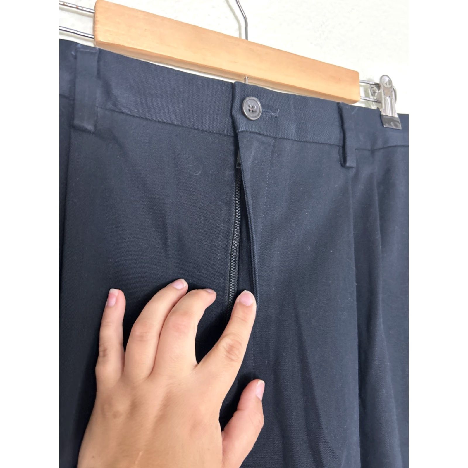 Eddie Bauer VINTAGE Eddie Bauer wrinkle free relaxed fit cotton pants Black Mens 42x30 42 Tall dress pants Size US 42 / EU 58 - 6 Thumbnail