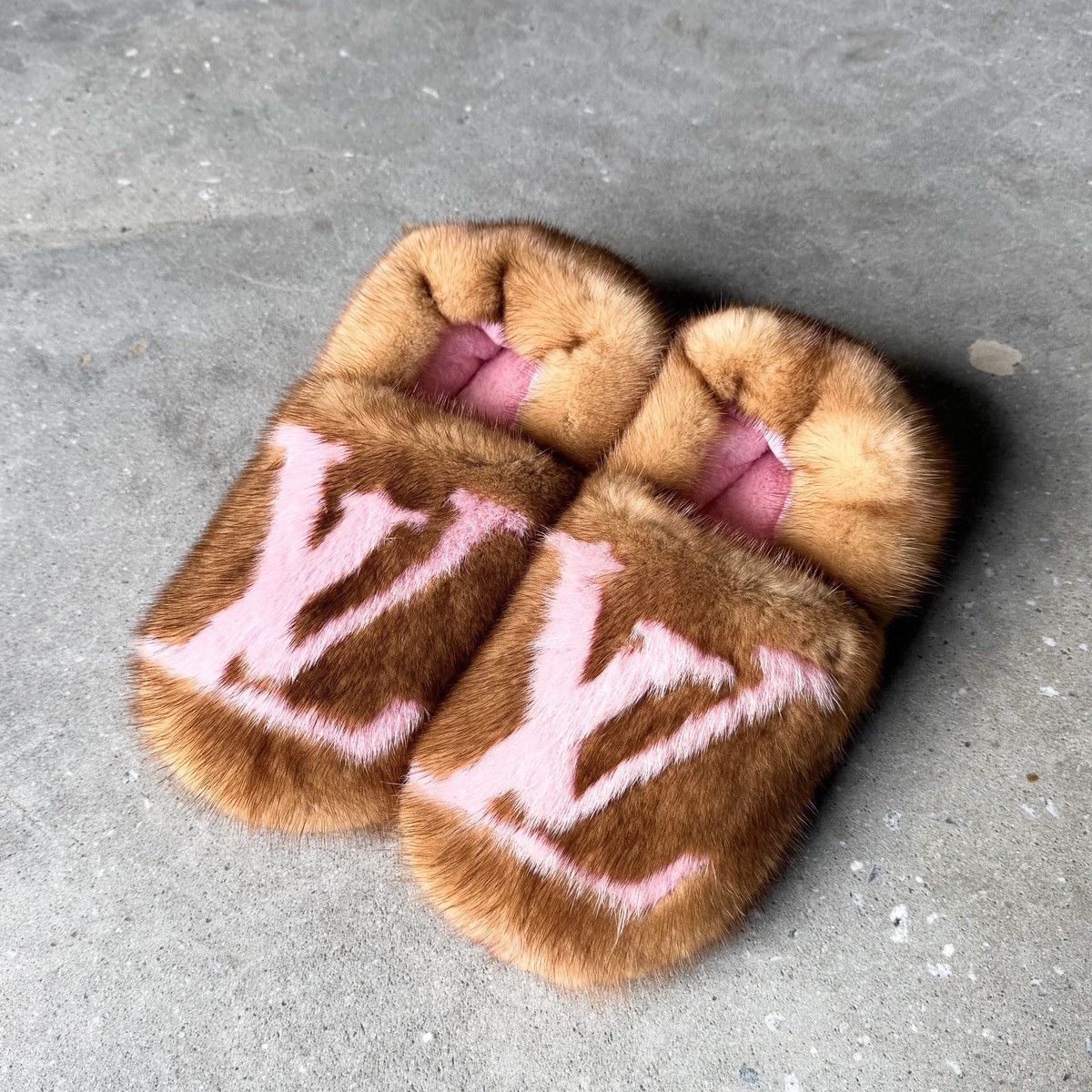 Louis Vuitton Louis Vuitton JAPAN EXCLUSIVE MINK FUR Clog Slippers Size US 10 / EU 43 - 1 Thumbnail