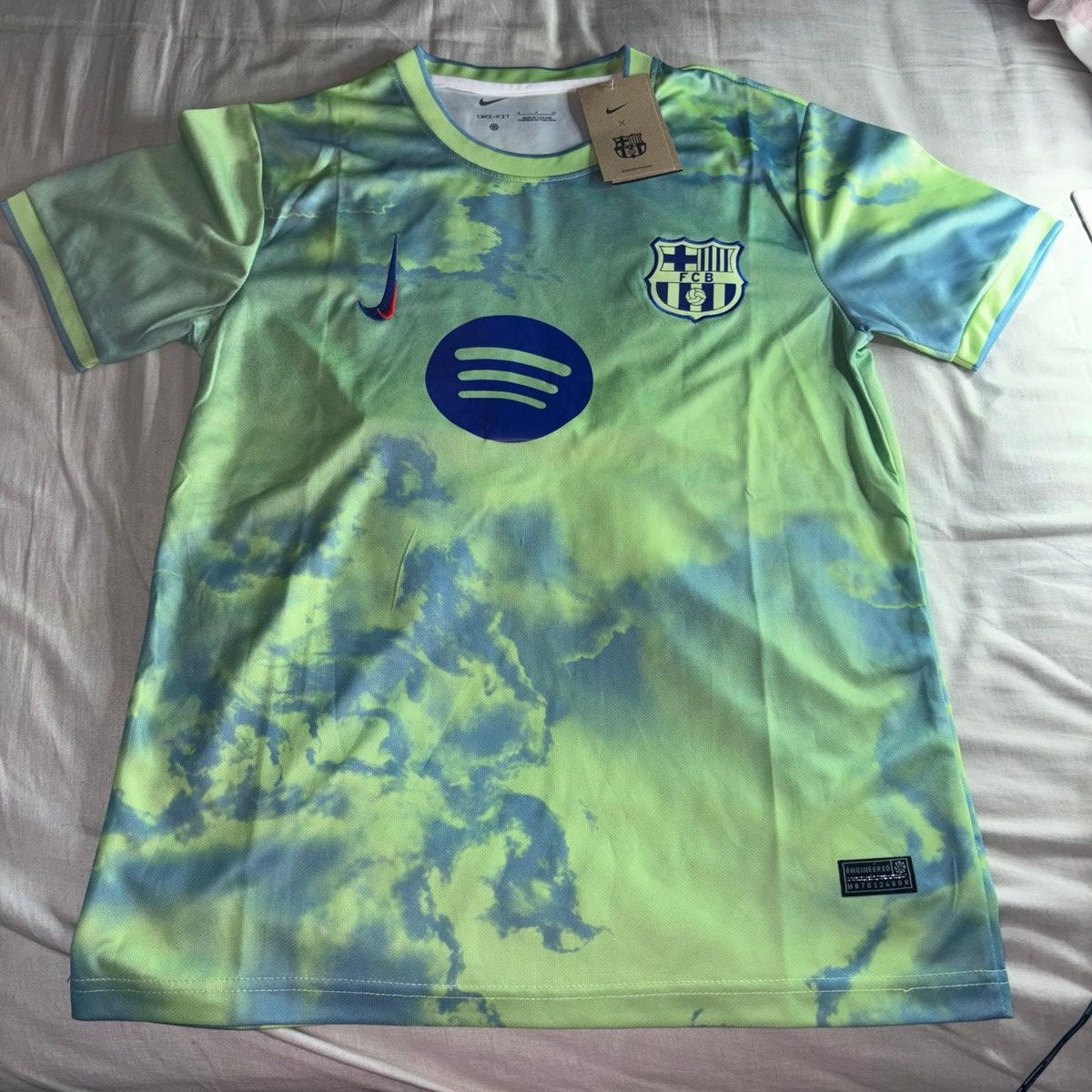 Nike lamine yamal barcelona concept shirt 24/25 new Size US S / EU 44-46 / 1 - 7 Thumbnail