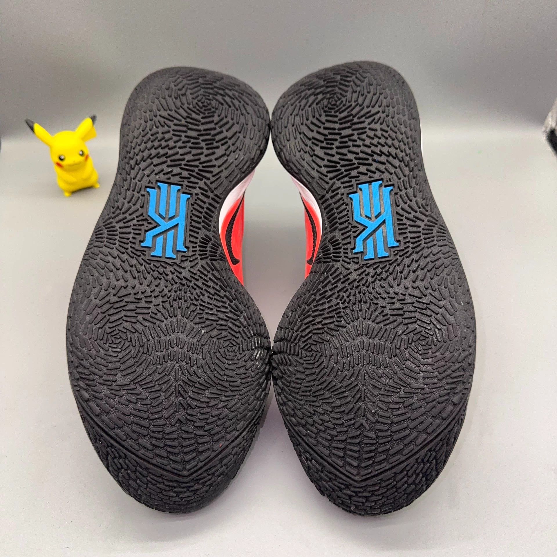 Nike Nike Kyrie Low 2 White Black Red 44 Size US 11 / EU 44 - 4 Thumbnail