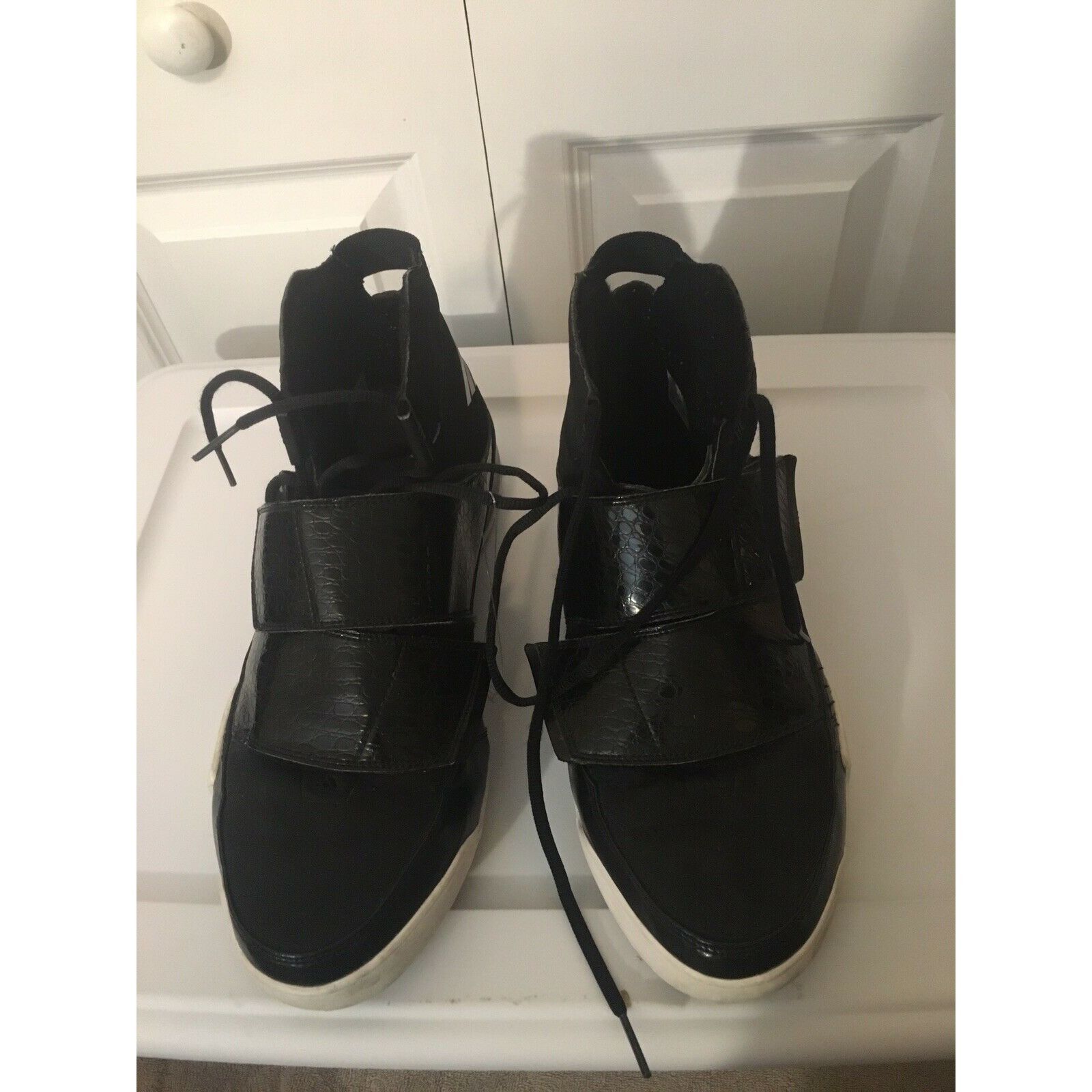 Adidas Vtg ADIDAS Black And White Hightops With Flaps Sz 13 MENS Ra Size US 13 / EU 46 - 1 Thumbnail
