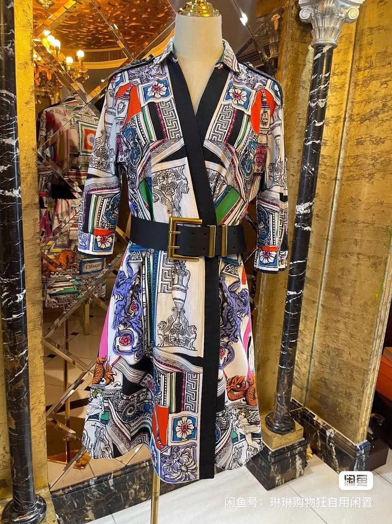 Versace Versace Bathrobe dress Size M / US 6-8 / IT 42-44 - 2 Thumbnail