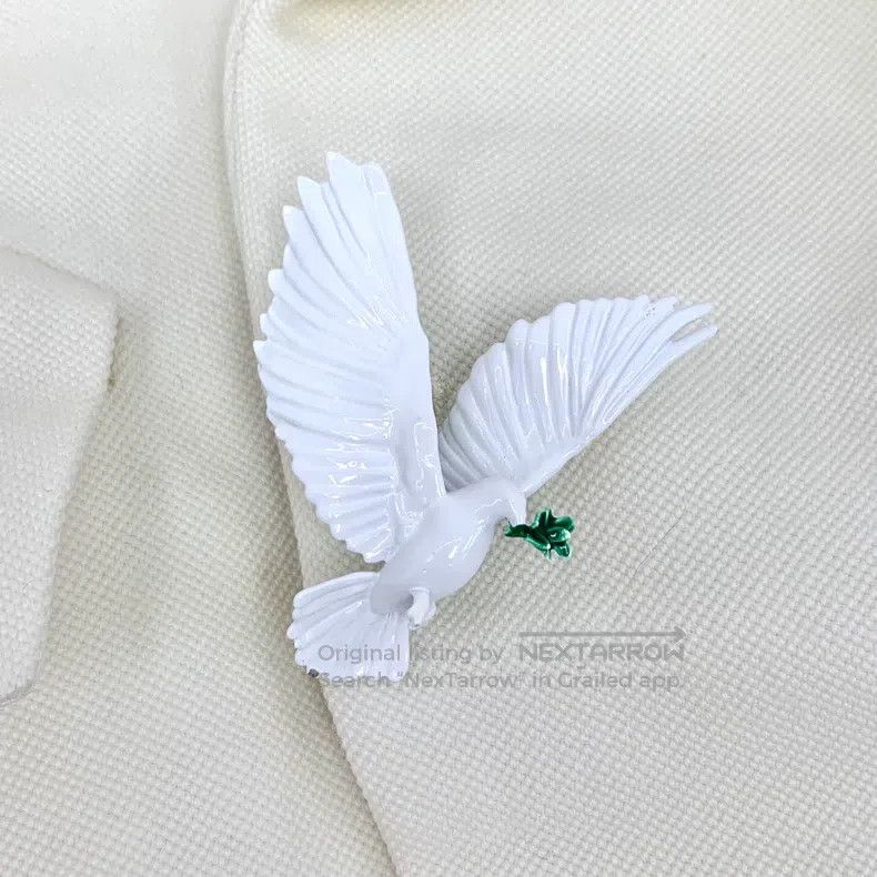 Louis Vuitton Louis Vuitton 22 Off-White Peace Dove Wool Lapel Irregular Size US S / EU 44-46 / 1 - 5 Thumbnail