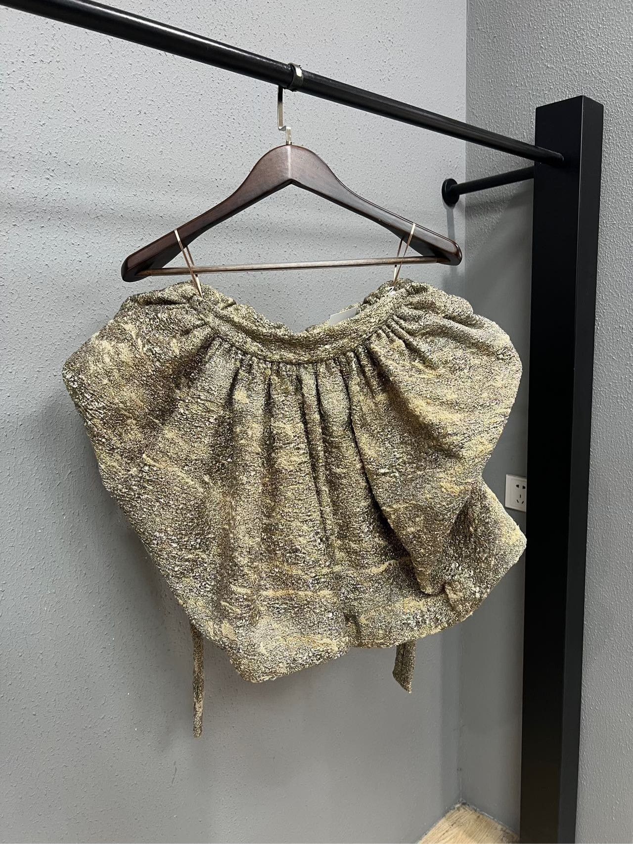 Louis Vuitton Louis Vuitton Gold Thread Lace Skirt Size US 7 / EU 40 - 2 Thumbnail