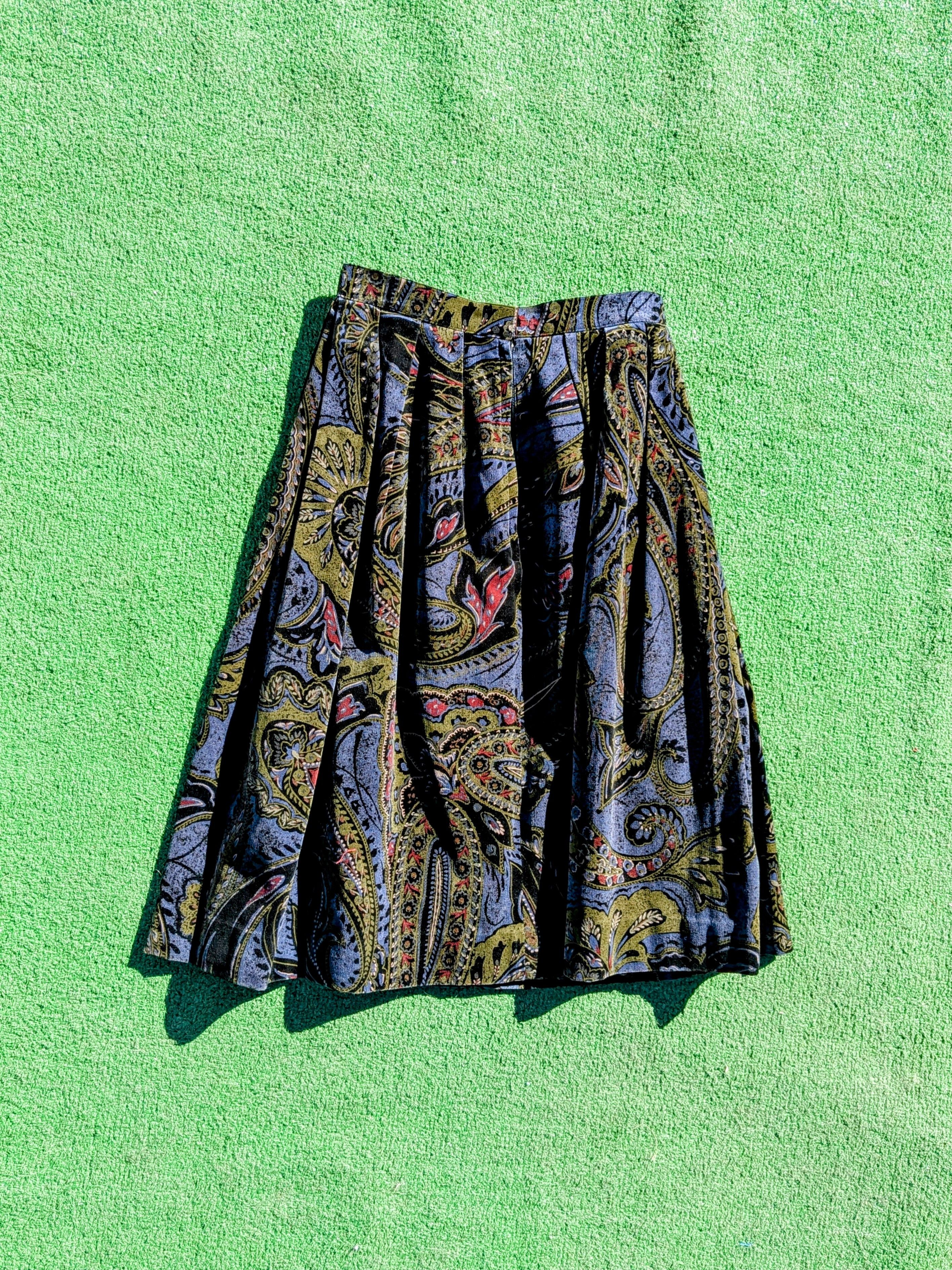 Designer Vintage 1970s Japanese Velvet Paisley Midi A-Line Skirt Size 25" / US 0 / IT 36 - 1 Thumbnail