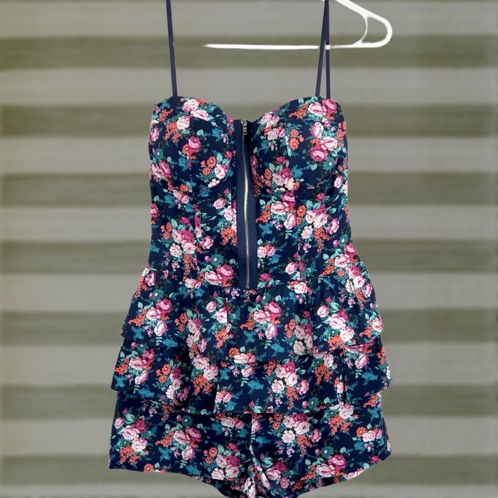 Vintage Love Culture NWT Boutique sweetheart romper S Blue Floral Tiered Ruffles Strappy 90s Y2K Womens Small Blue Floral 90s Y2K Romper Size 28" / US 6 / IT 42 - 1 Thumbnail