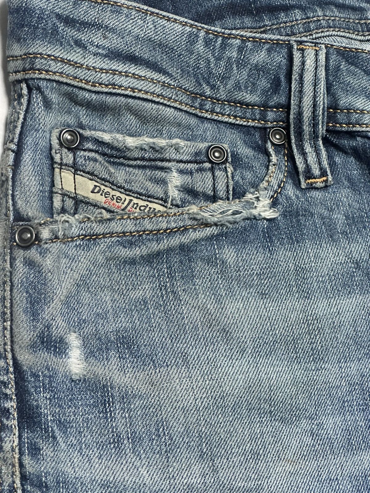 Diesel Diesel Viker Medium Blue Distressed Button Fly Faded Jeans Size US 31 - 5 Thumbnail
